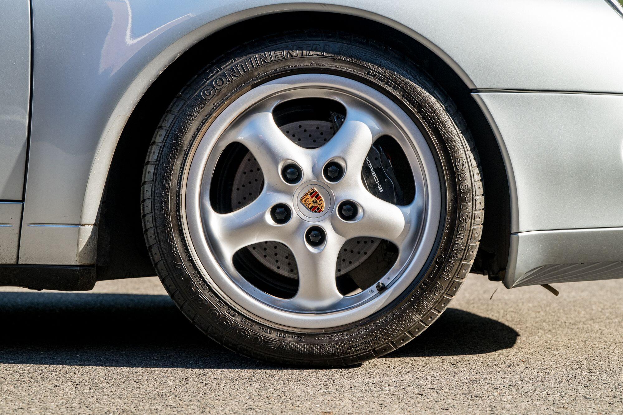 Porsche 911 view 32