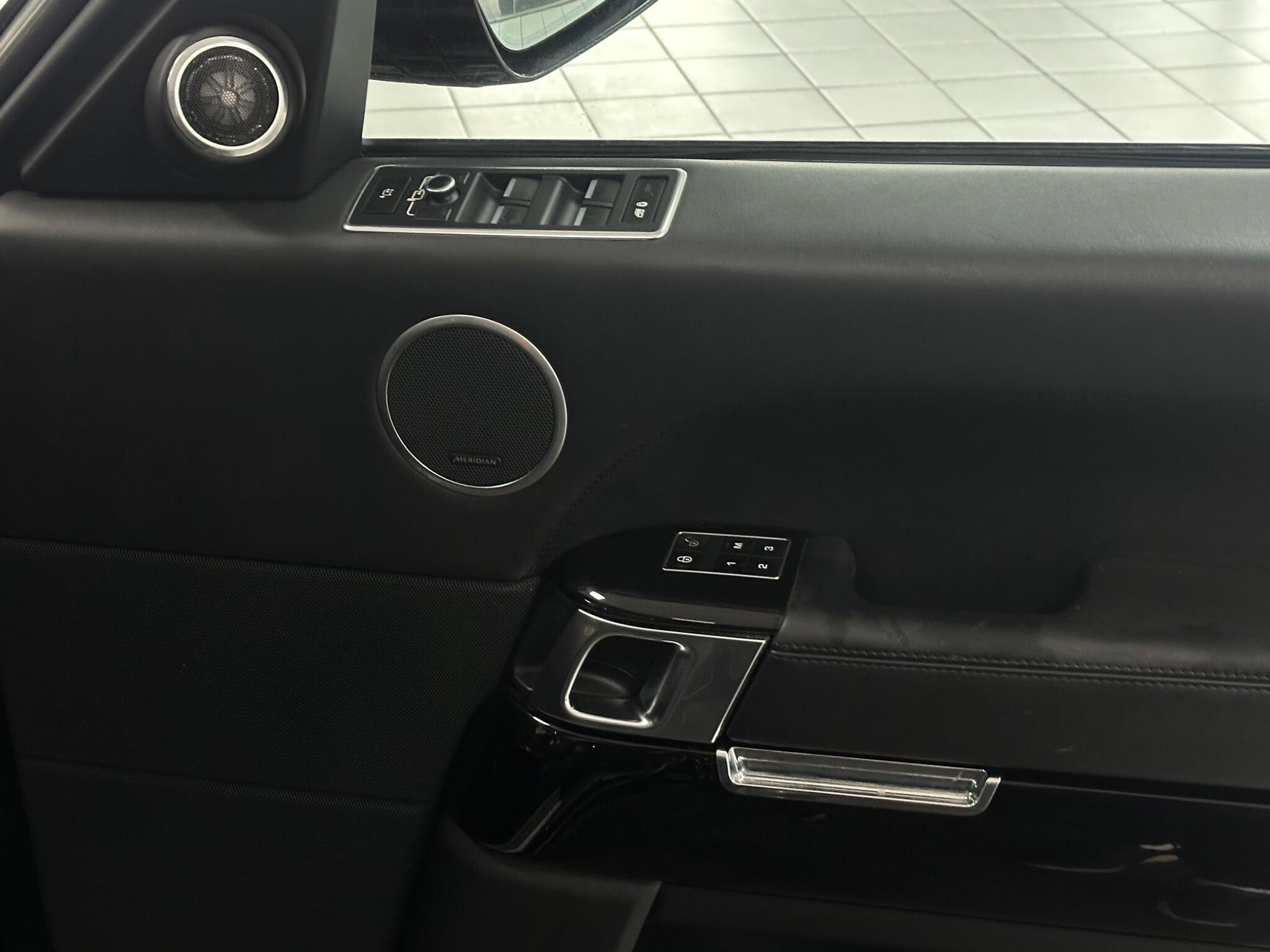 Land Rover Range Rover view 20
