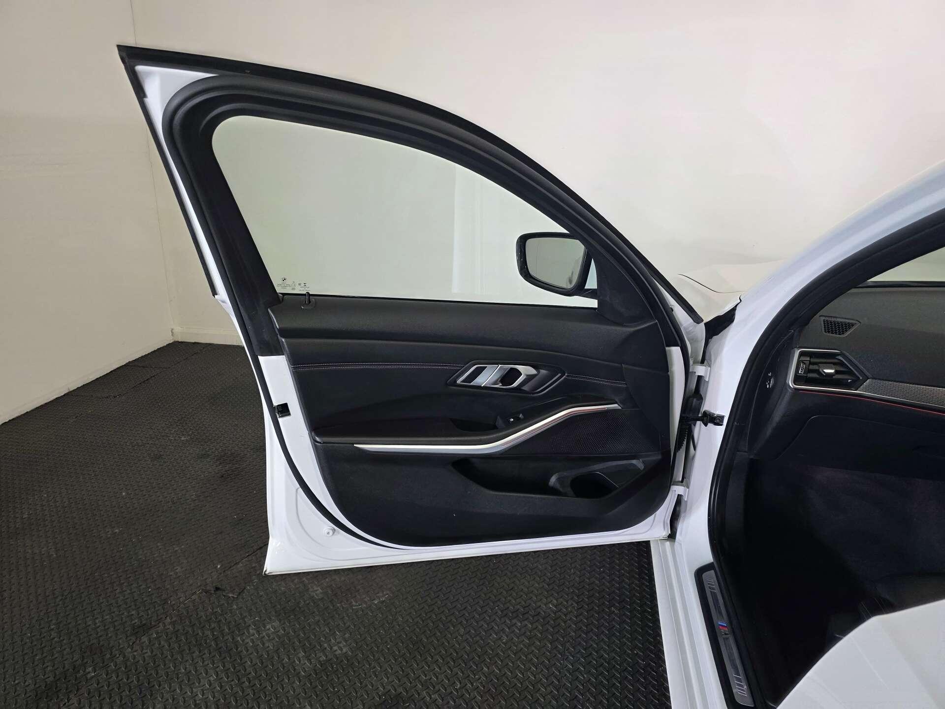 BMW 3 Series view 54