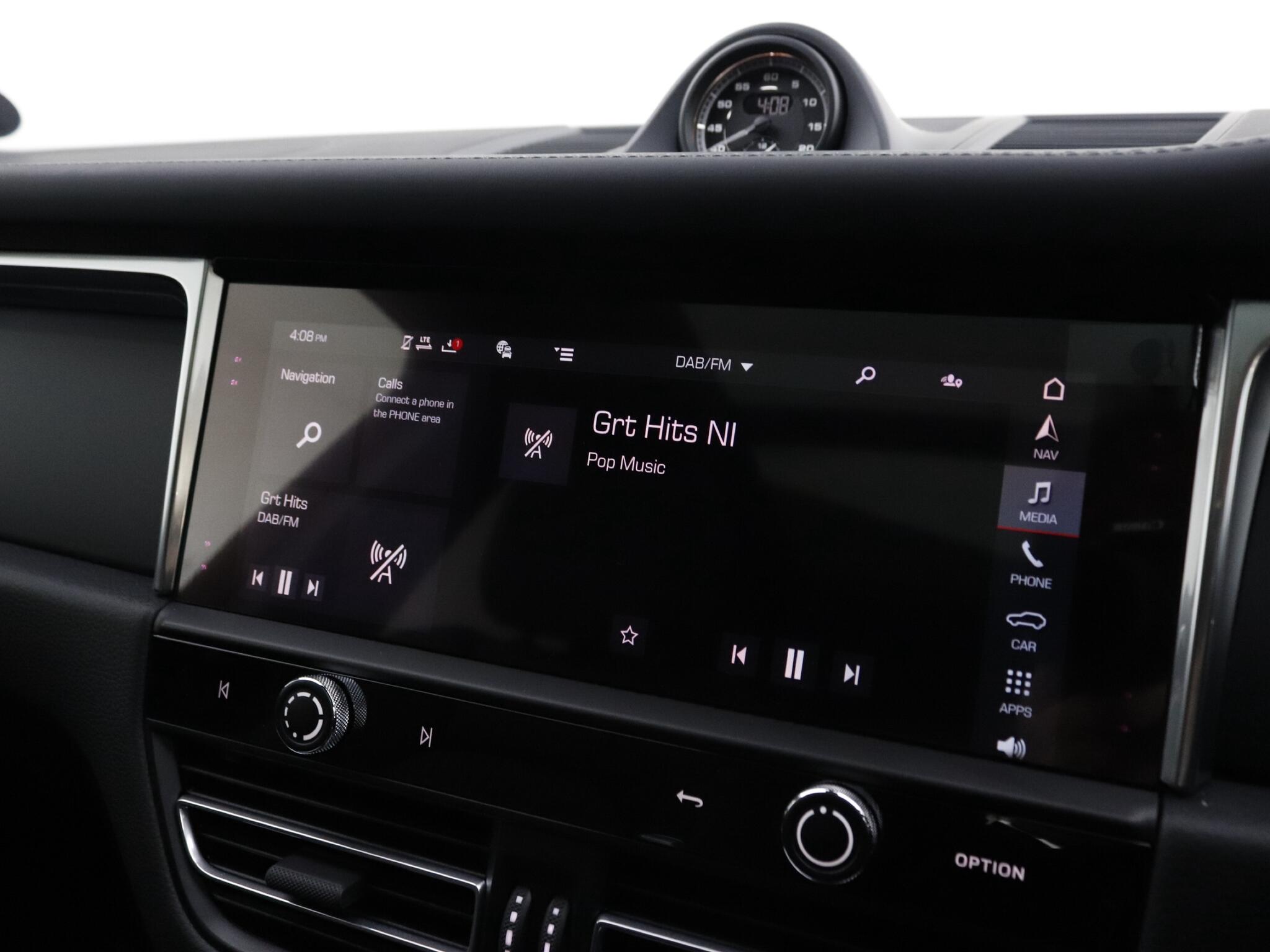 Porsche Macan view 32