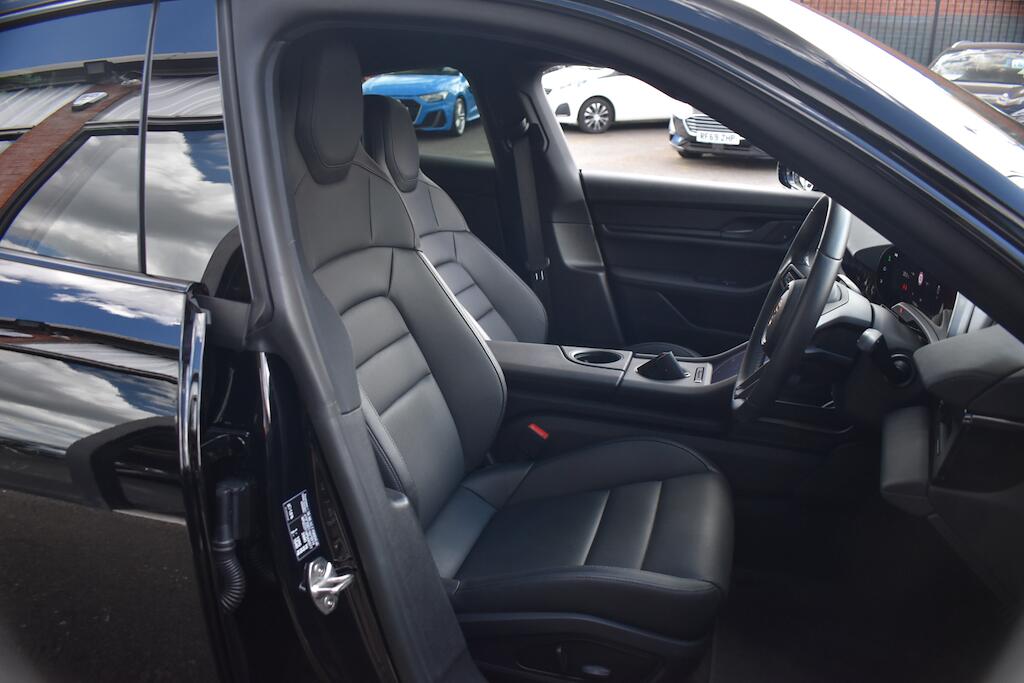 Porsche Taycan view 9