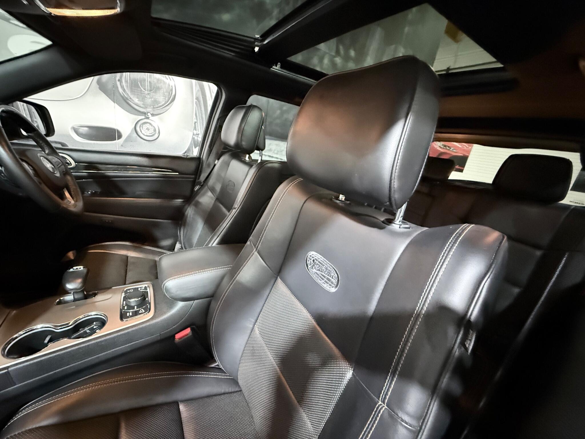 Jeep Grand Cherokee view 8