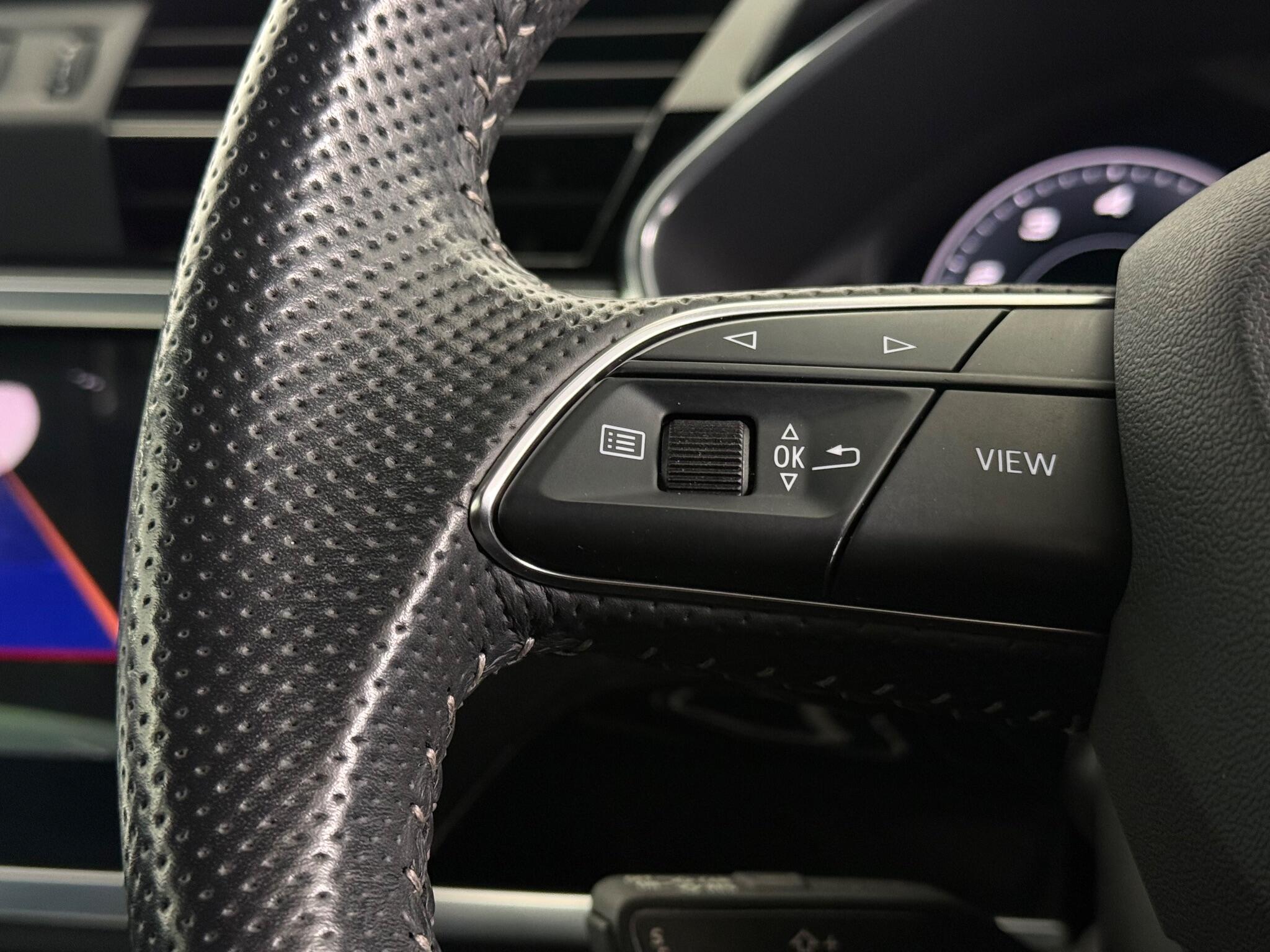 Audi Q3 view 20