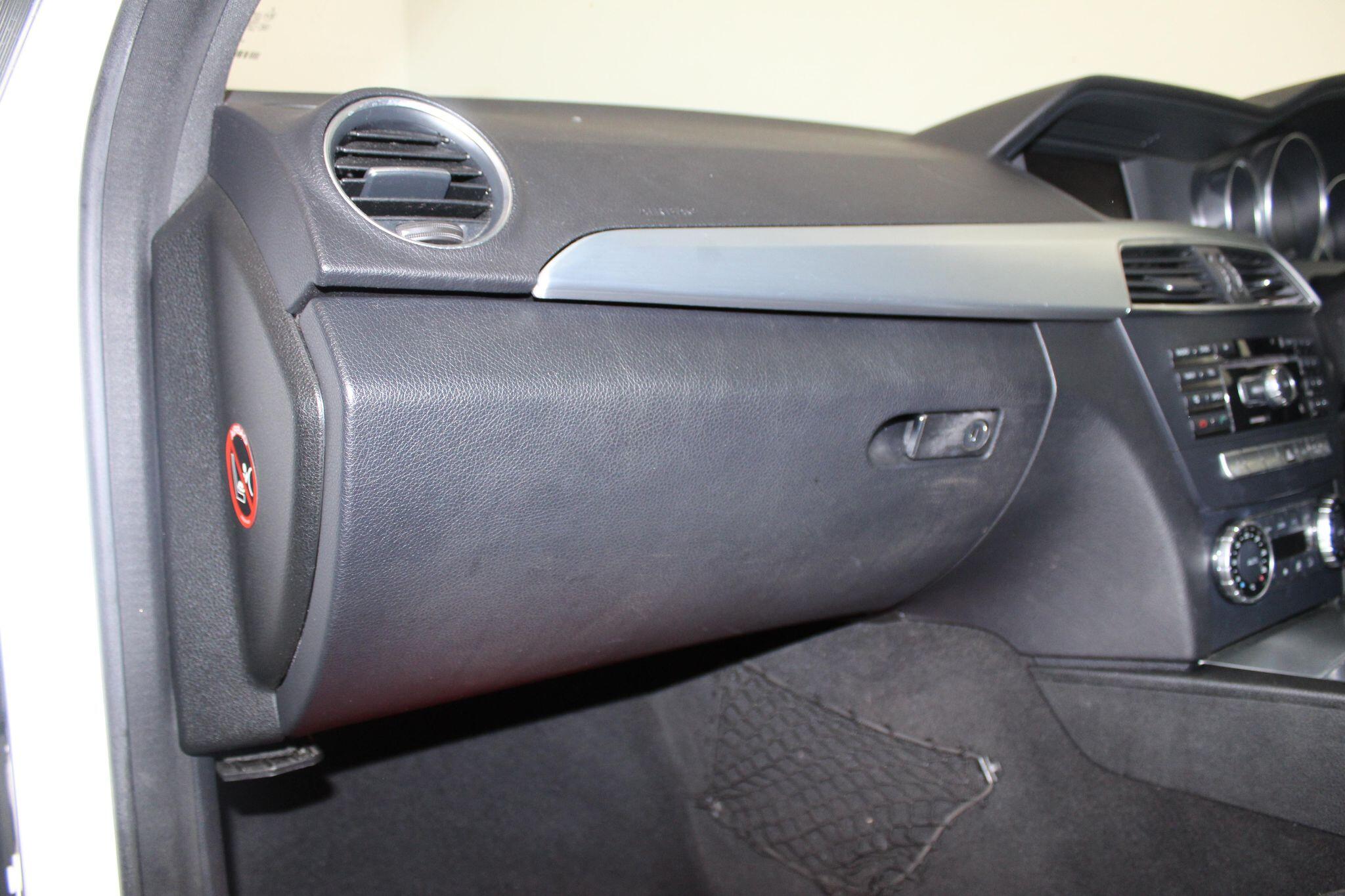 Mercedes-Benz C-Class view 29