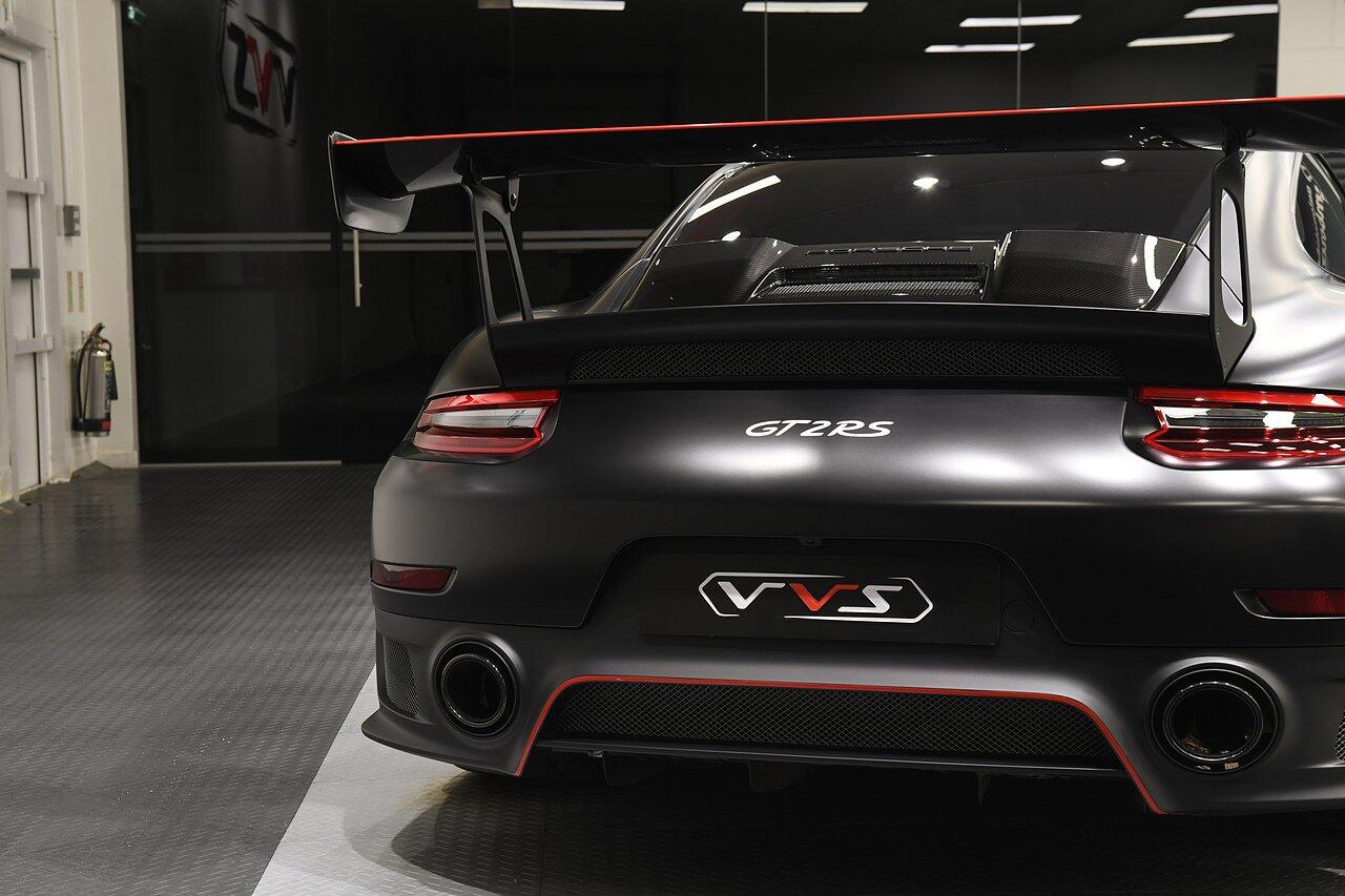 Porsche 911 view 45