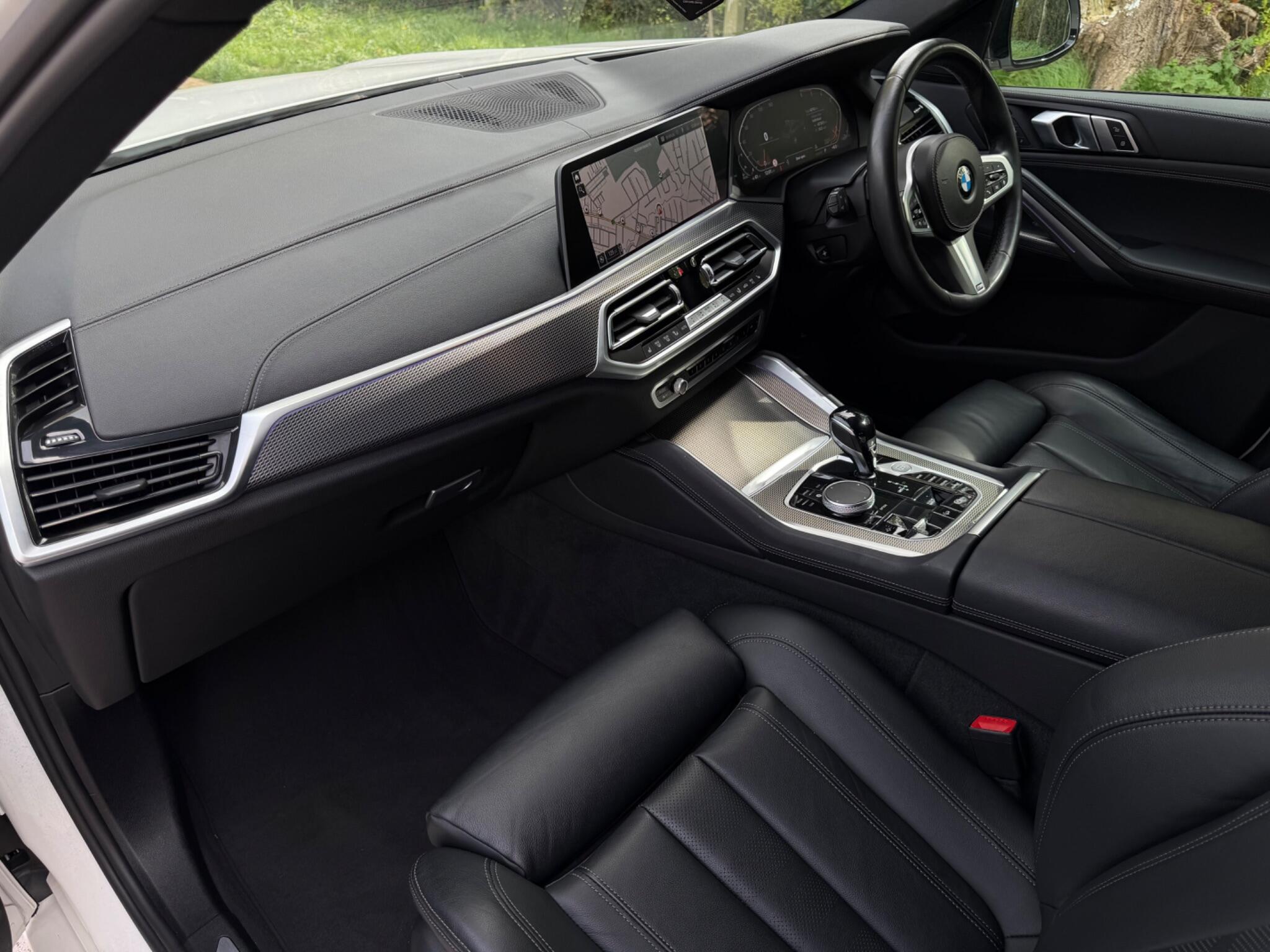 BMW X6 view 16
