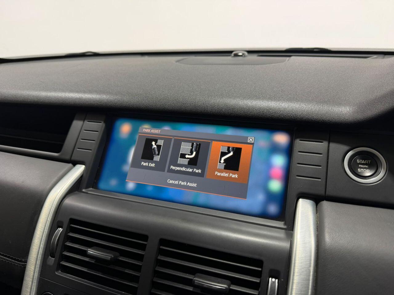Land Rover Discovery Sport view 30