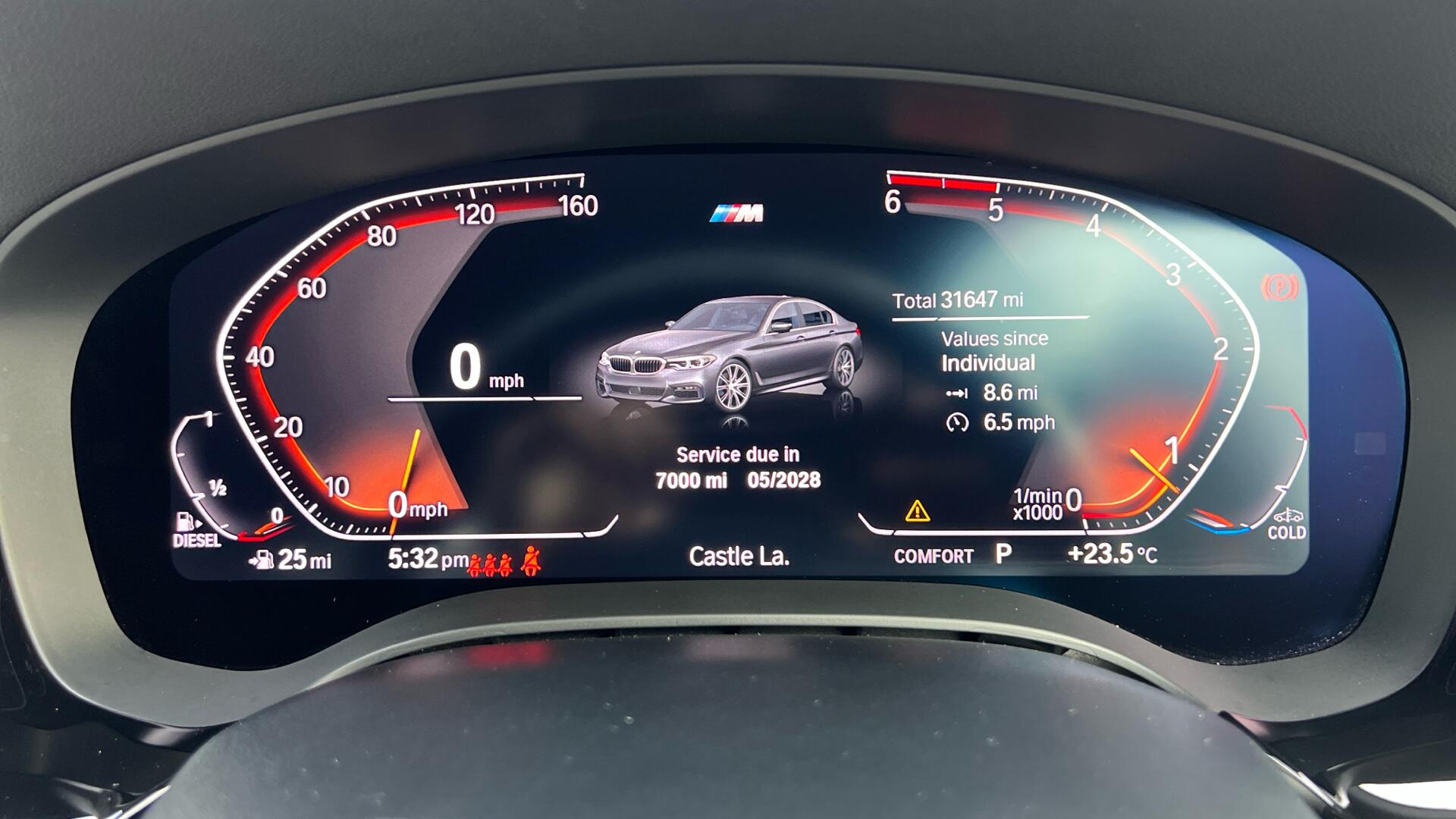 BMW 5 Series view 9