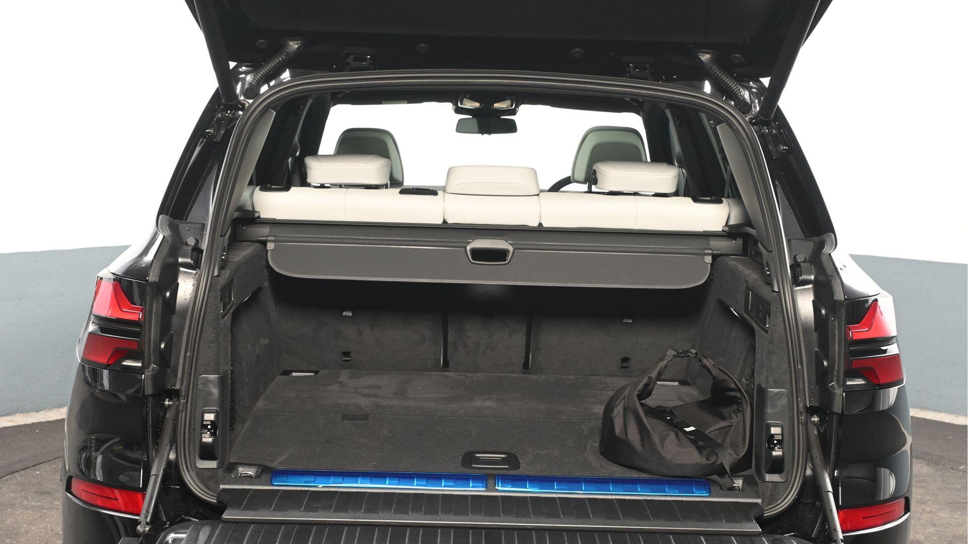 BMW X5 view 13