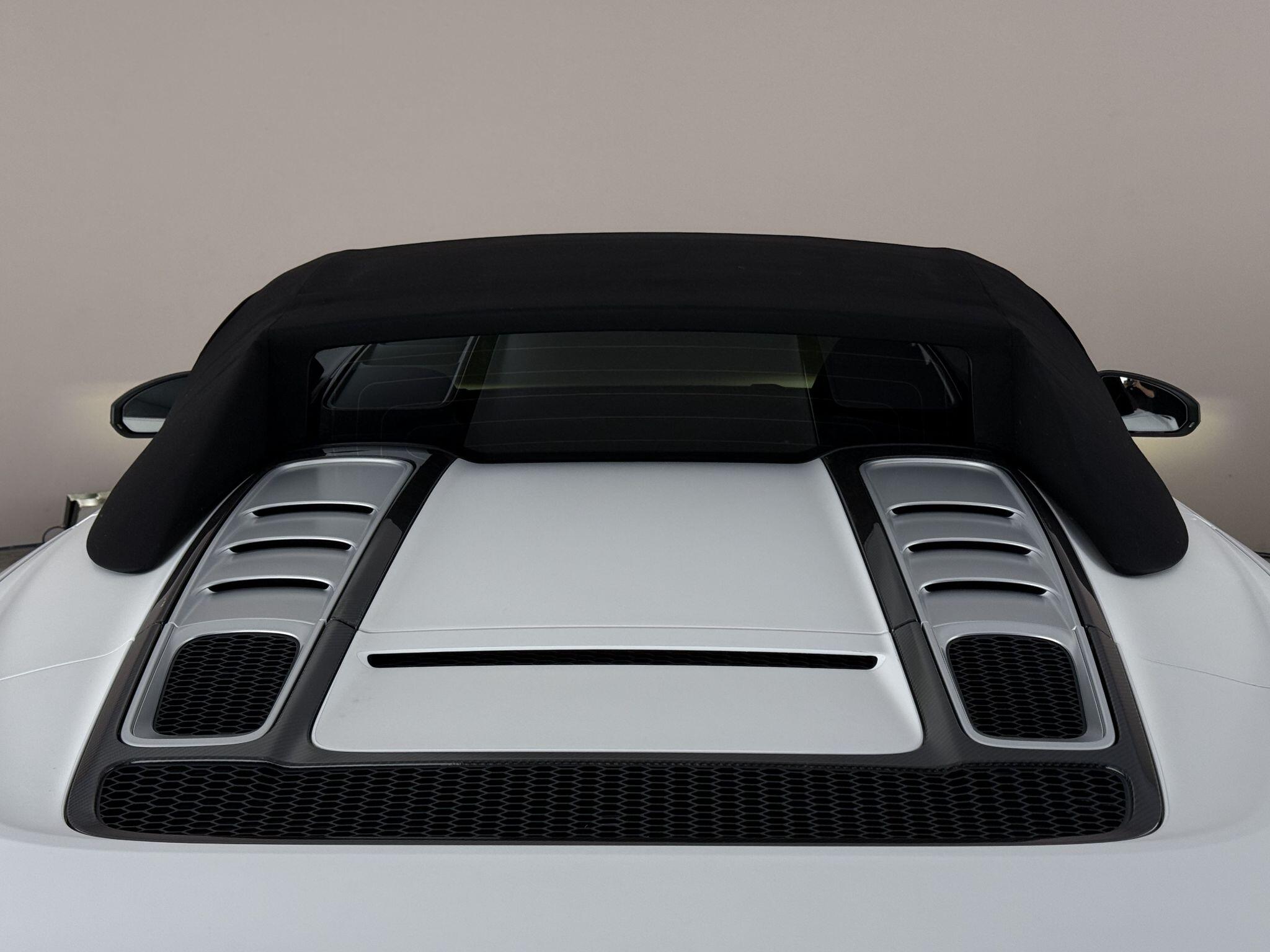 Audi R8 view 16