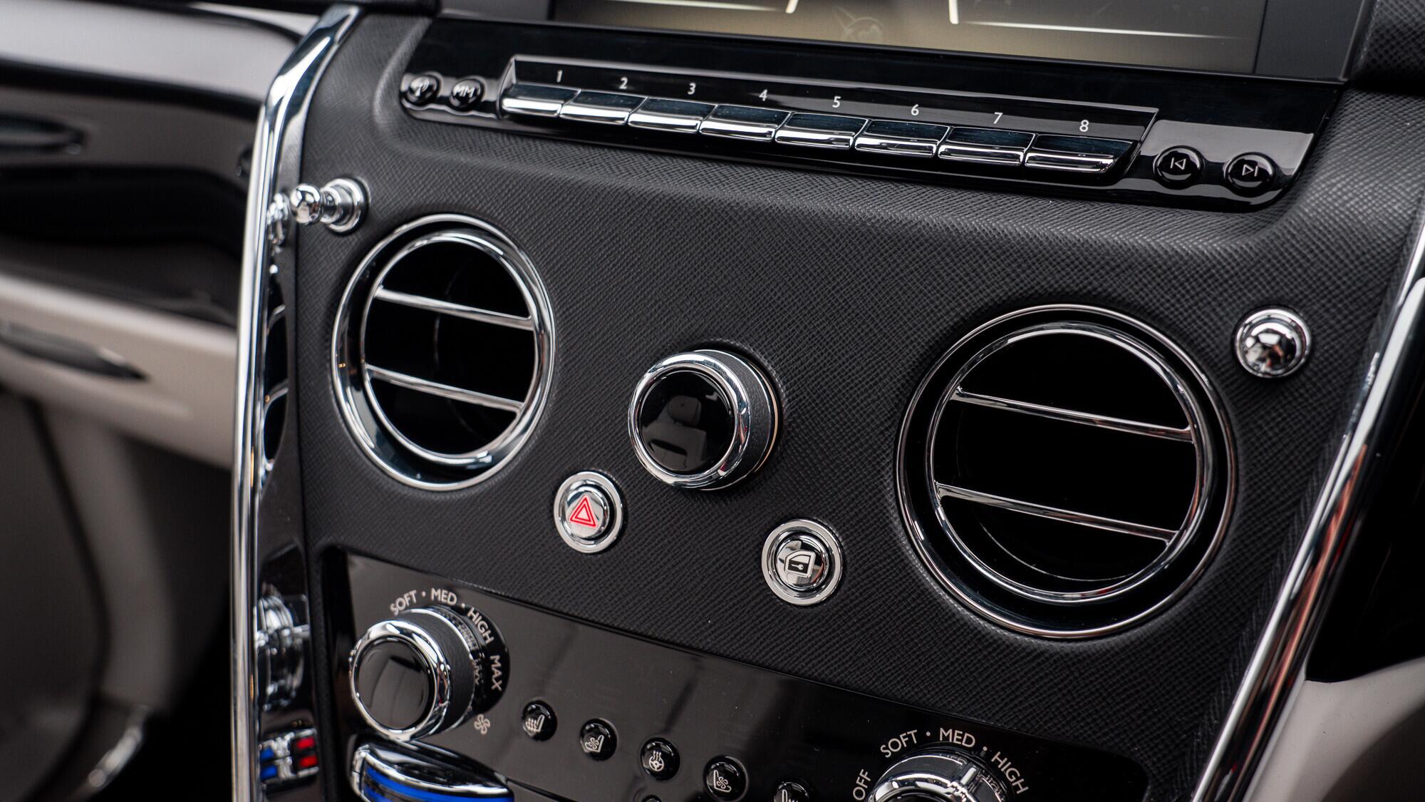 Rolls-Royce Cullinan view 50