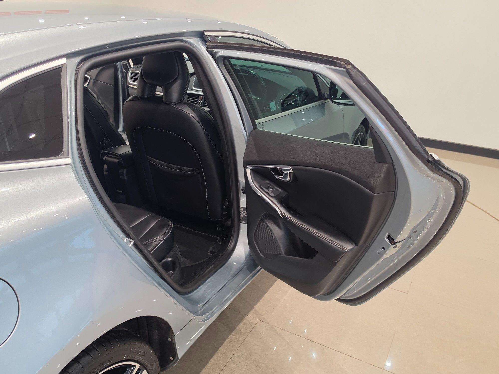 Volvo V40 view 61