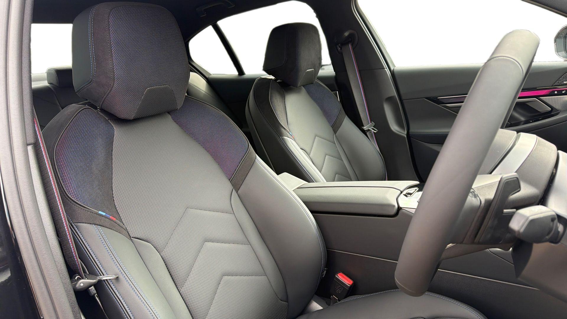 BMW 5 Series view 11