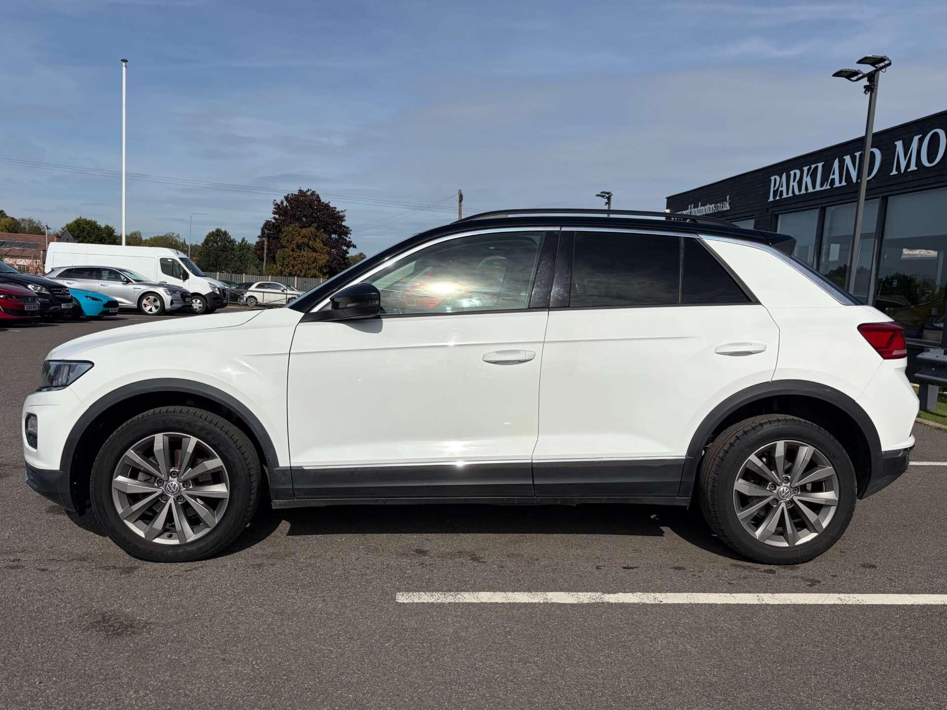Volkswagen T-Roc view 5