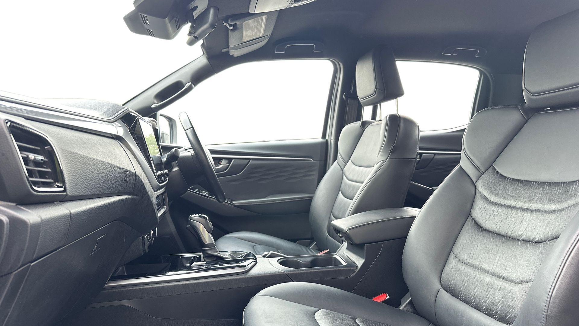 Isuzu D-Max view 3