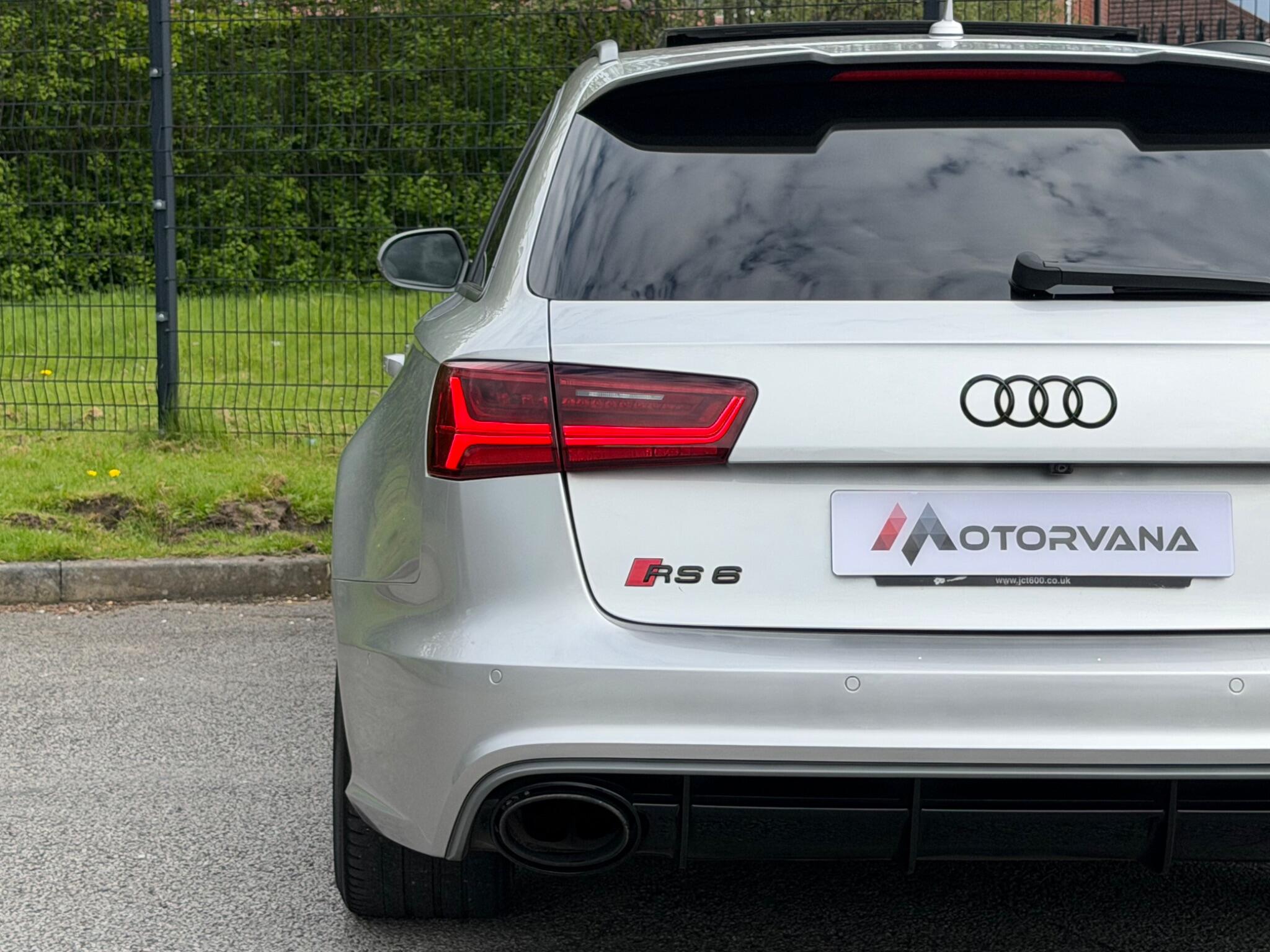 Audi RS6 view 10