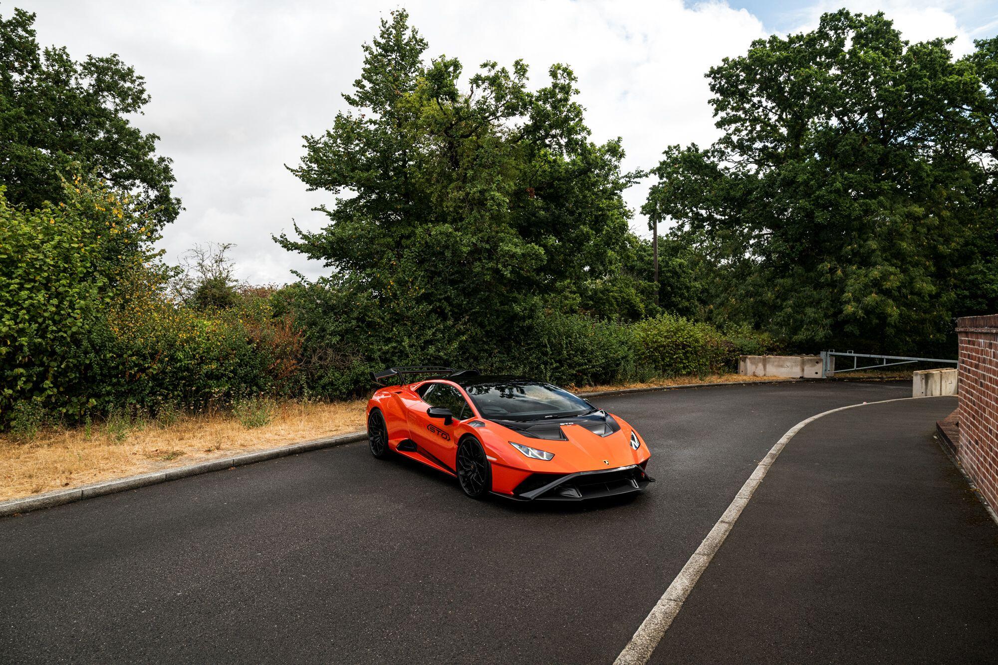 Lamborghini Huracan view 11