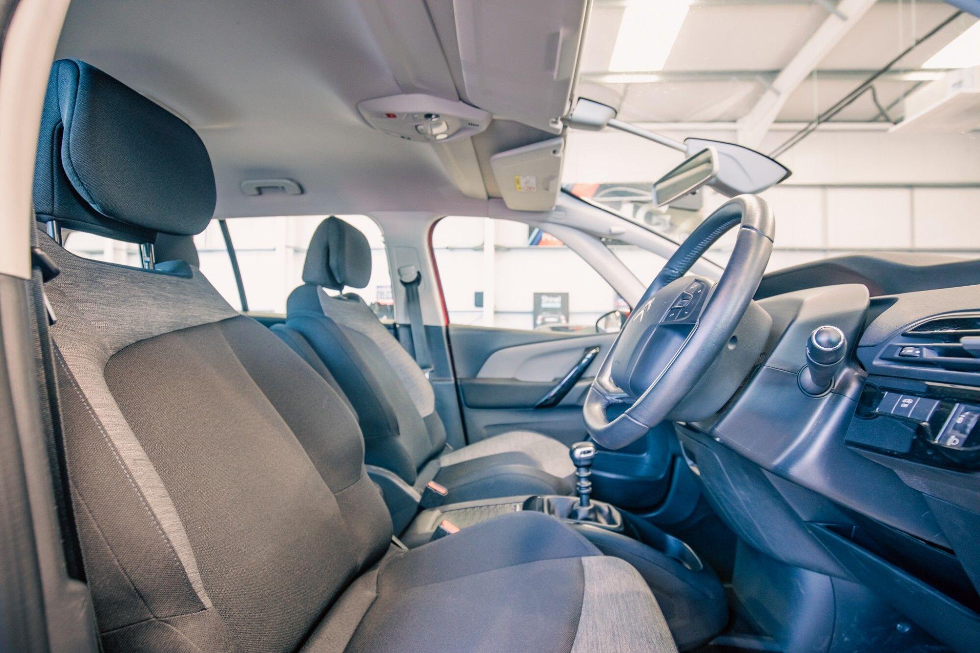 Citroen Grand C4 Spacetourer view 3