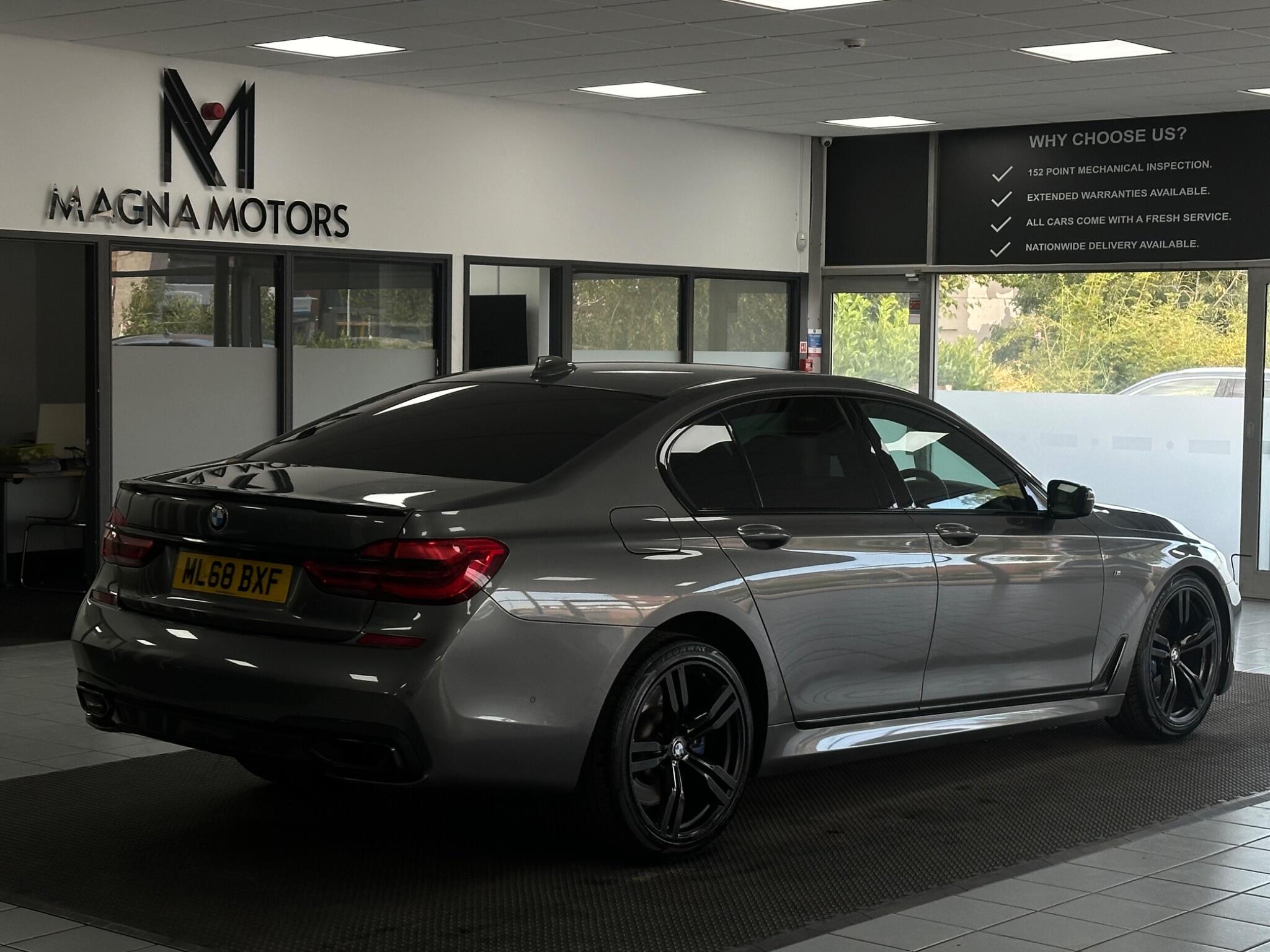 BMW 7 Series view 14