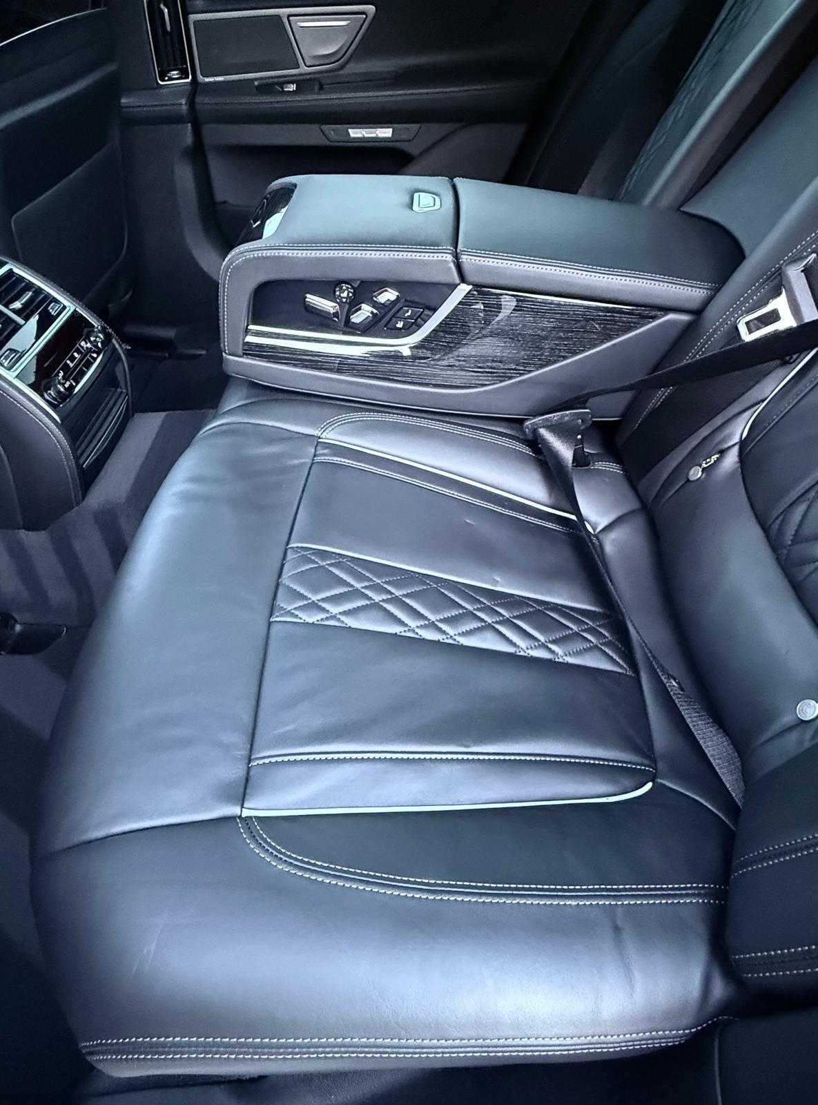 BMW 7 Series view 30