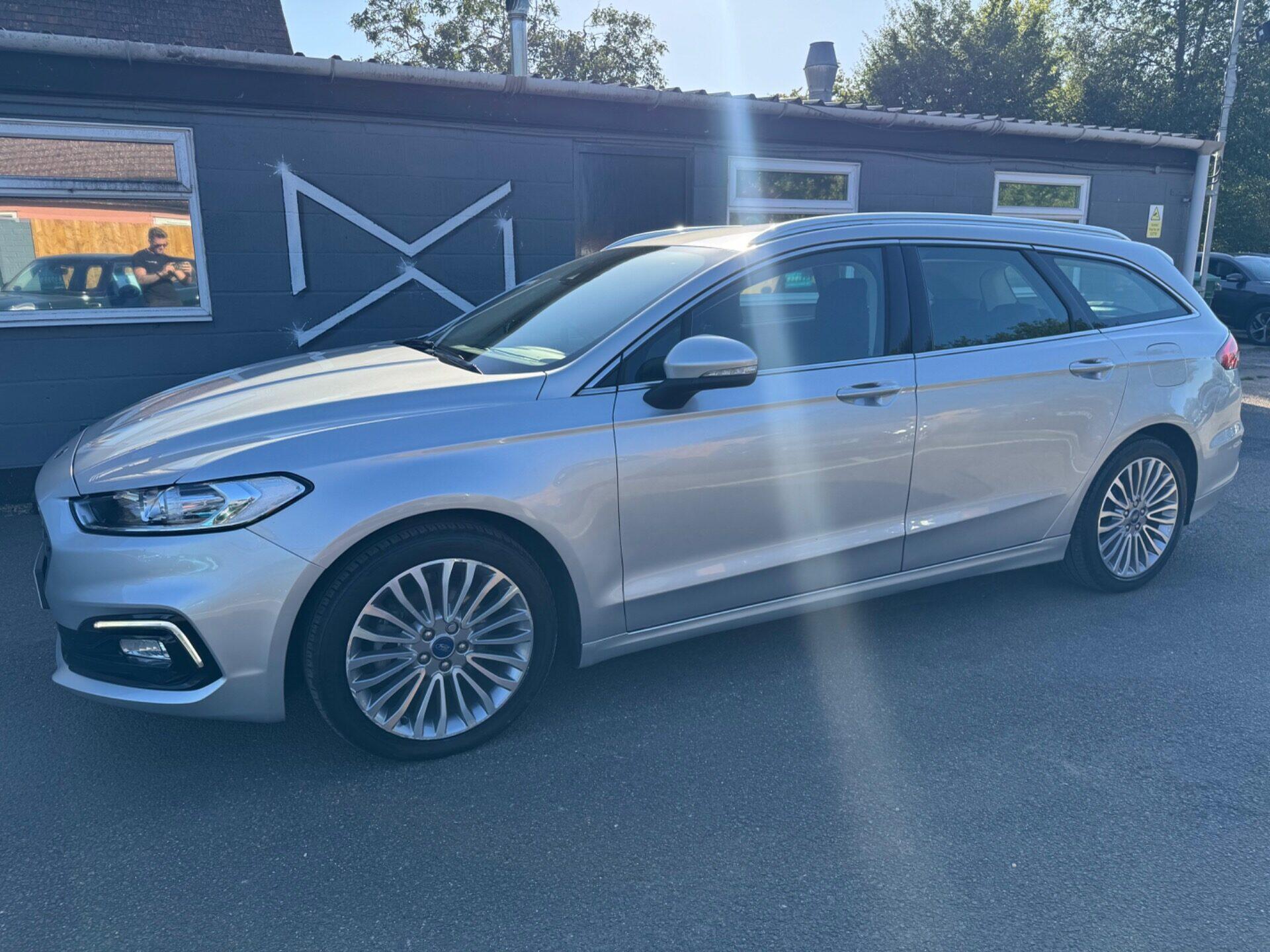 Ford Mondeo view 11