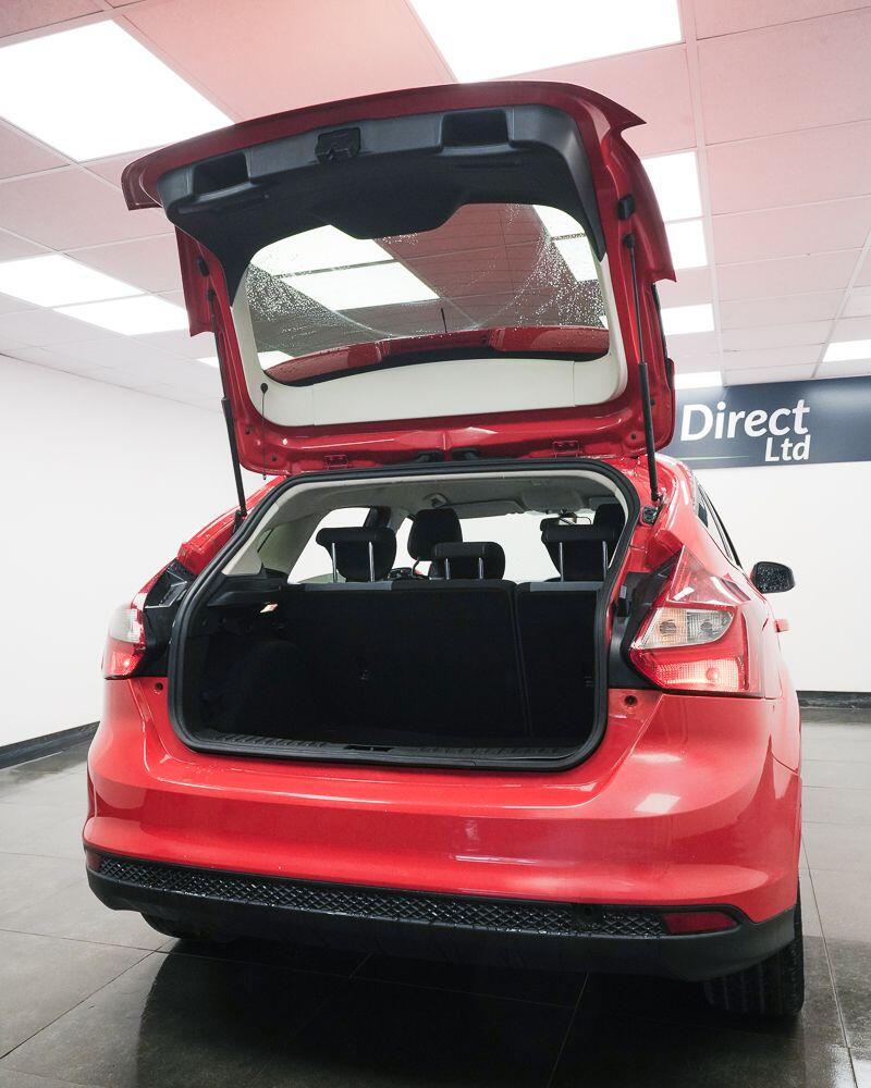 Ford Focus view 8