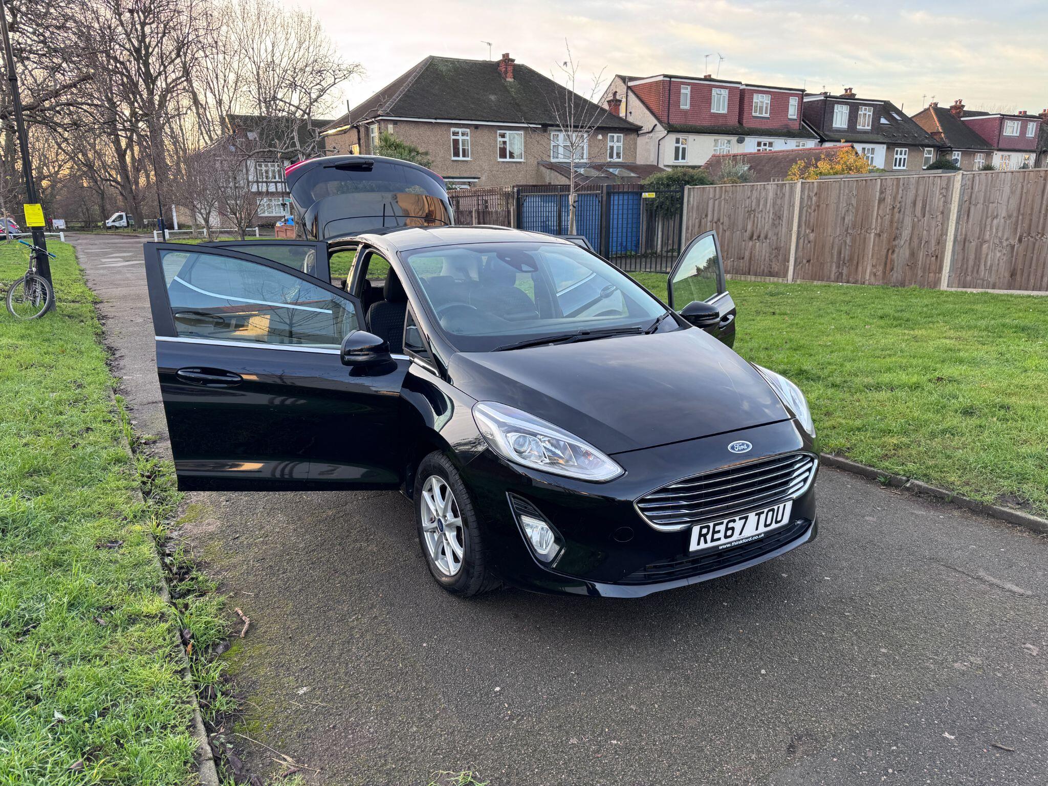 2017 Ford Fiesta image 24