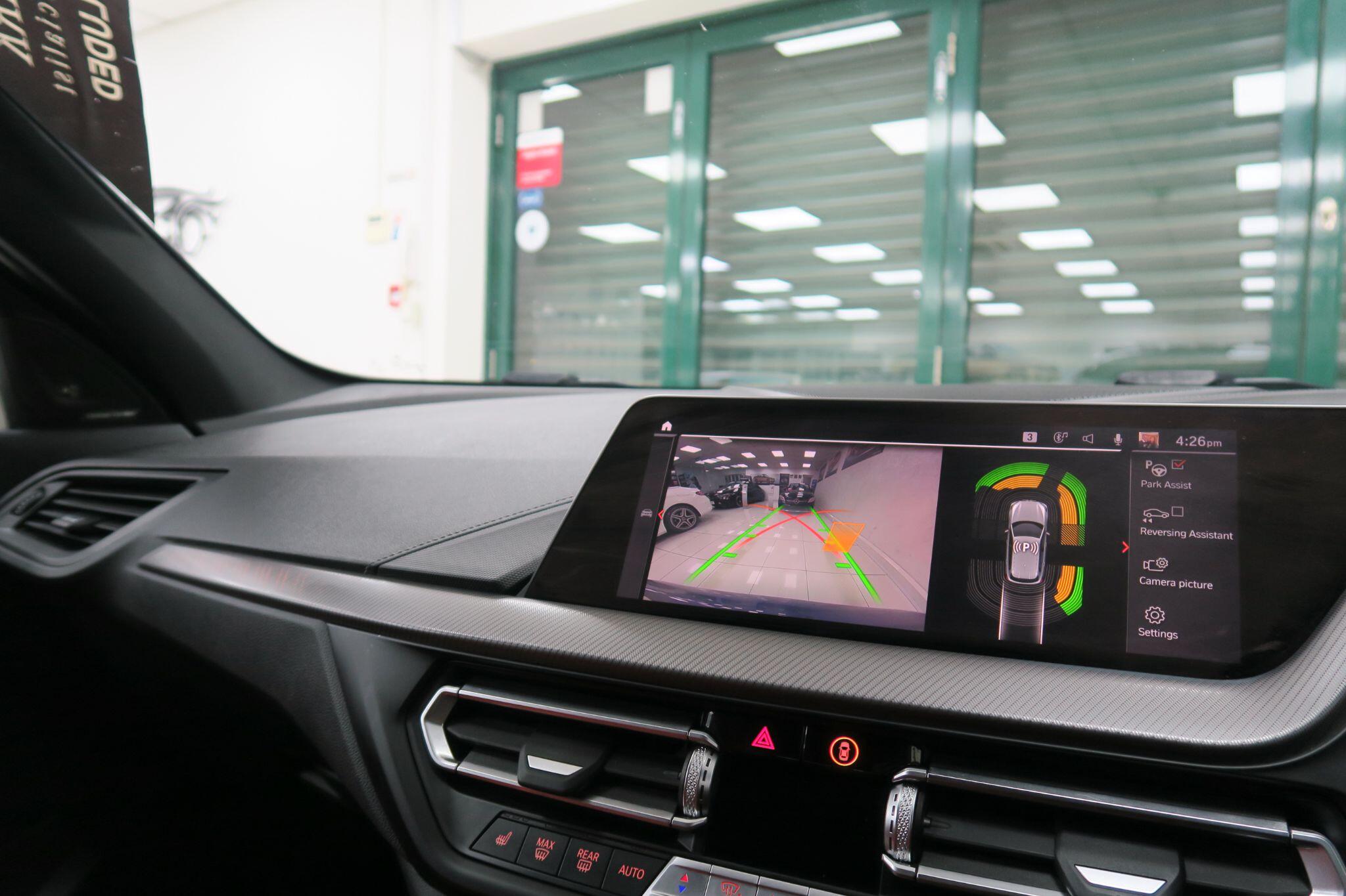 BMW 1 Series view 17