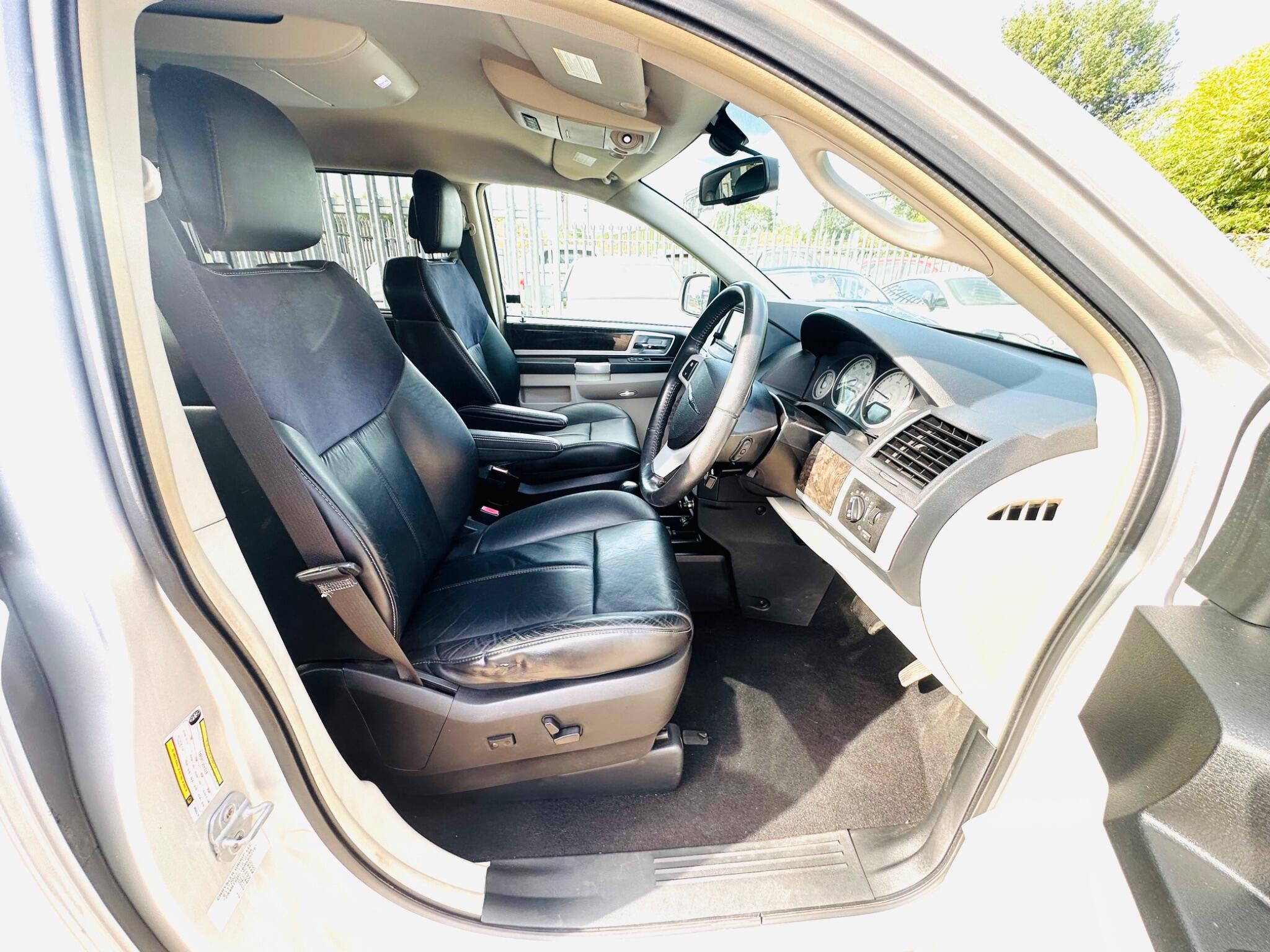 Chrysler Grand Voyager view 16
