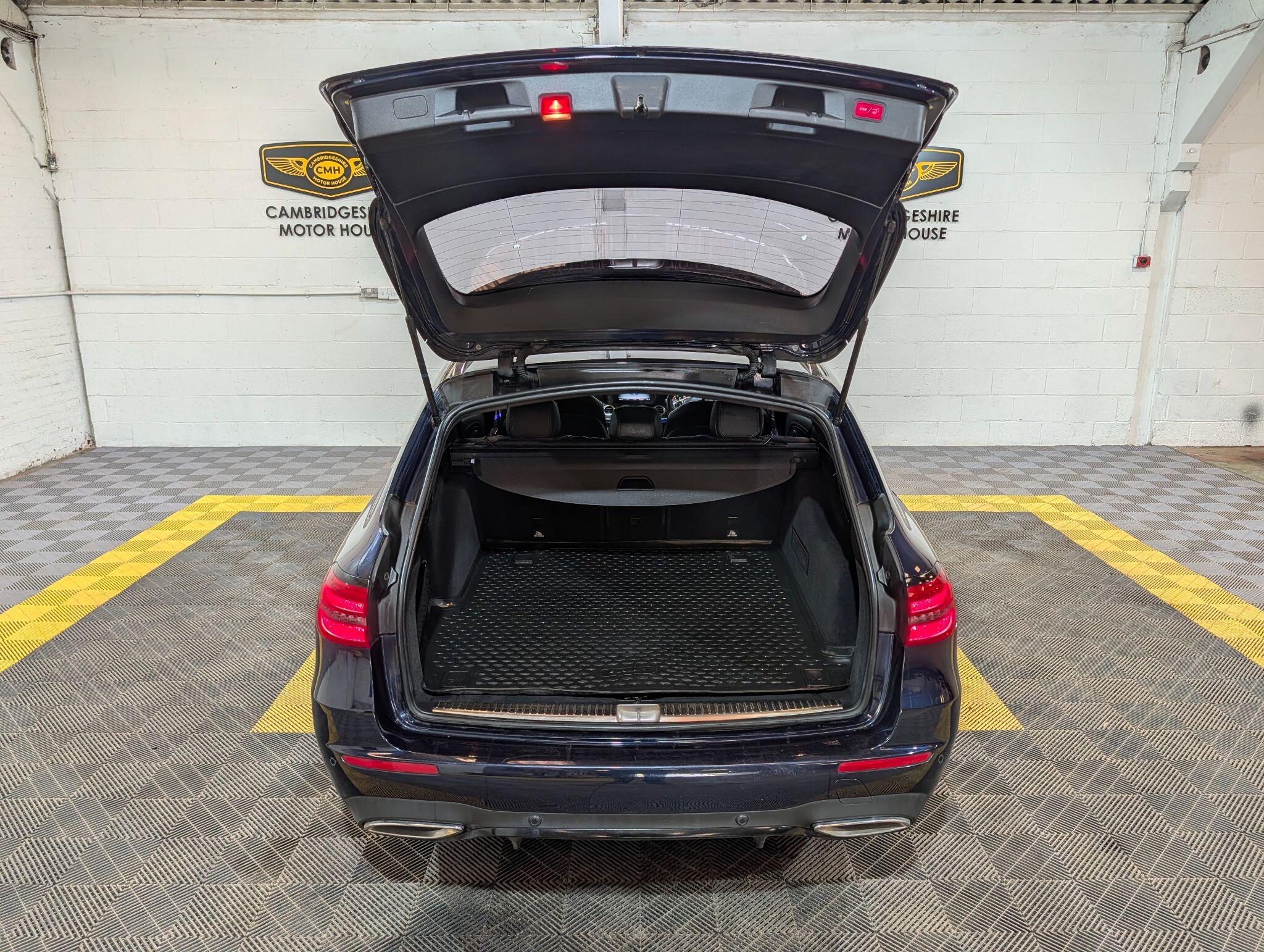 Mercedes-Benz E-Class view 59