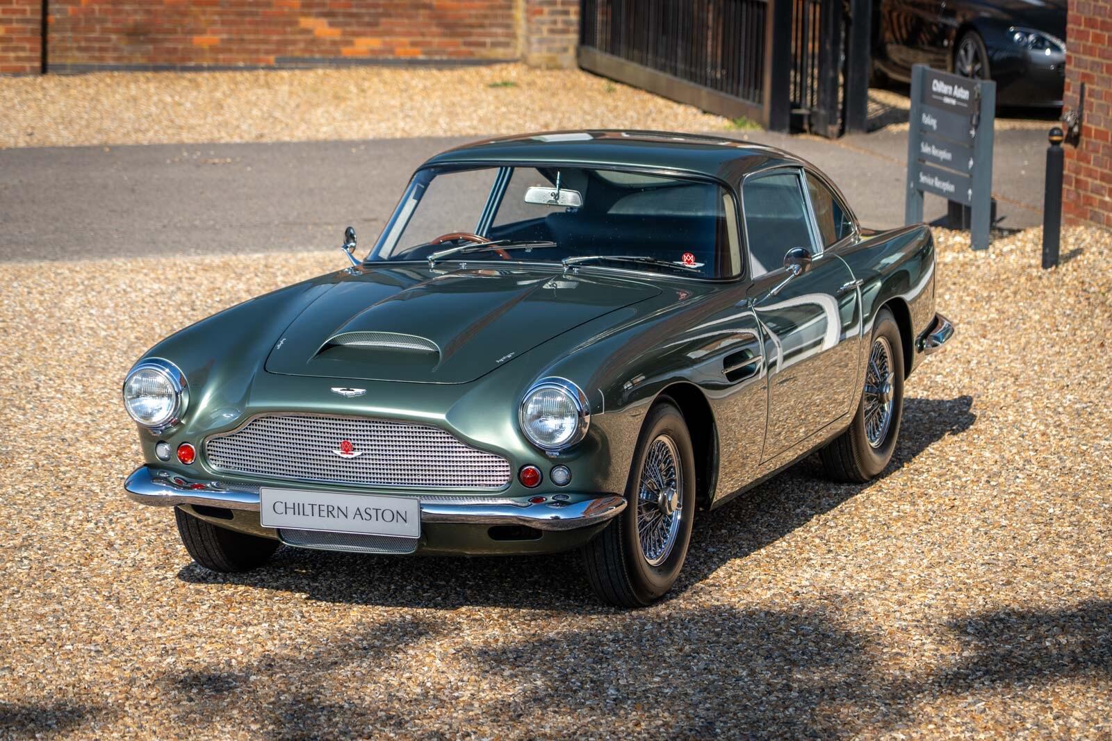 Aston Martin DB4