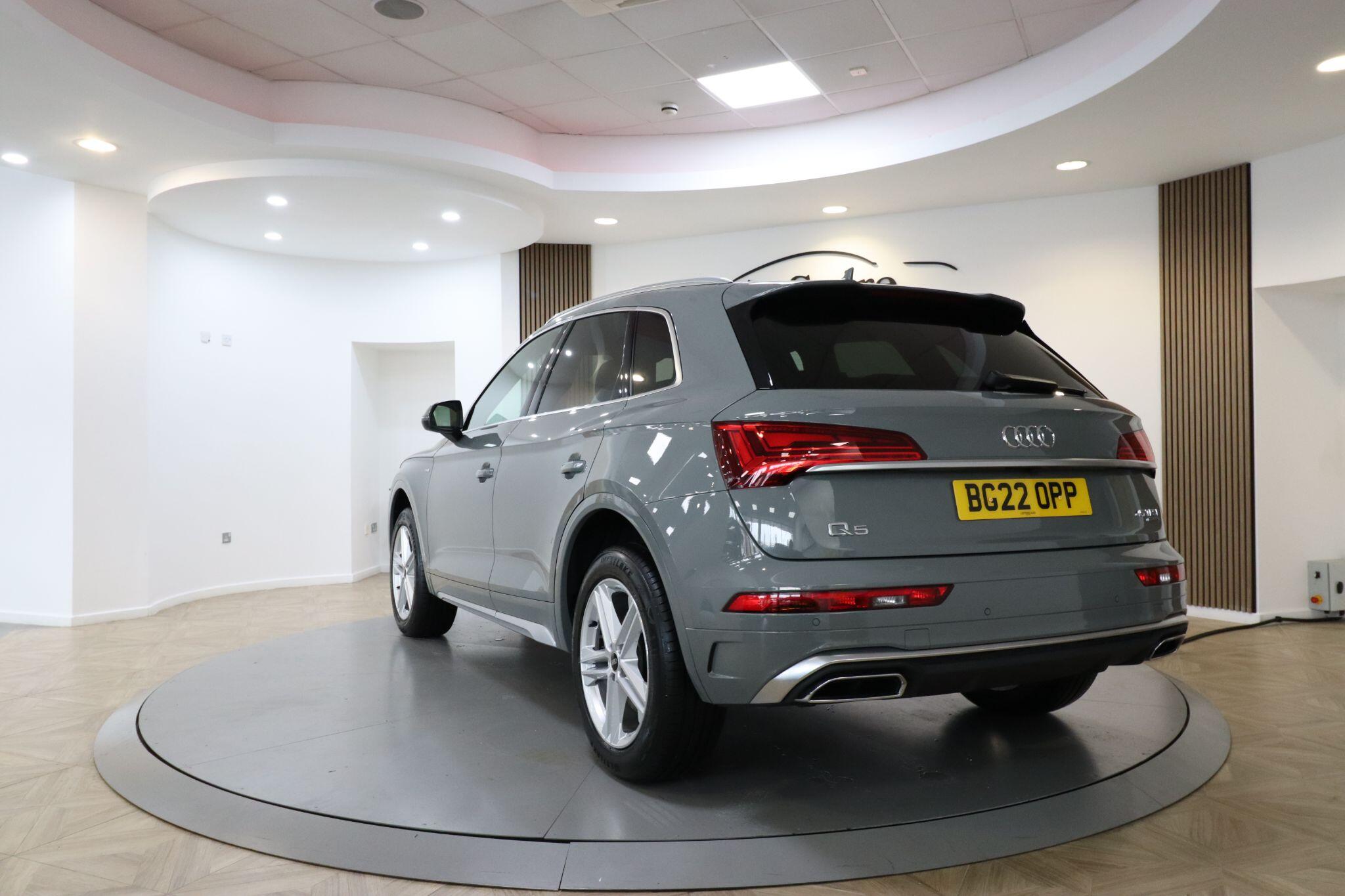 Audi Q5 view 8