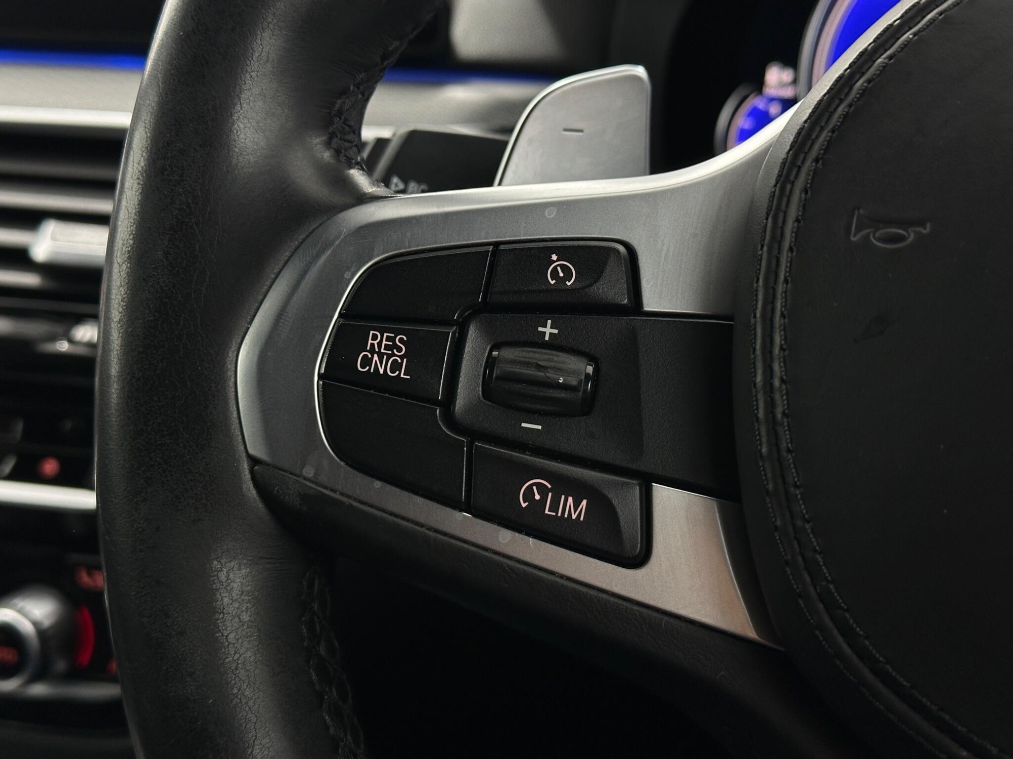 BMW 5 Series view 14
