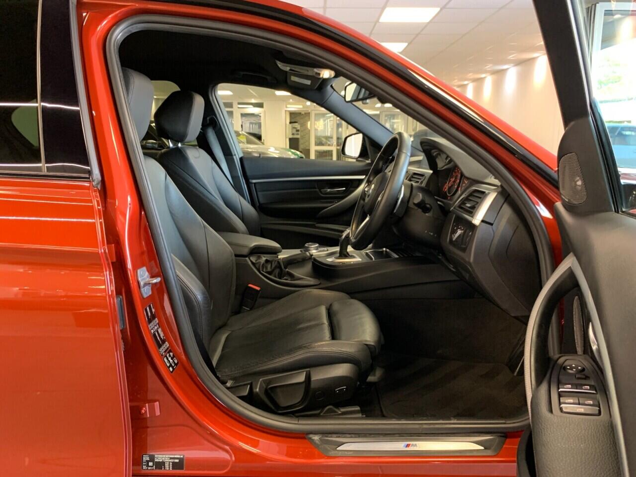 BMW 3 Series view 20