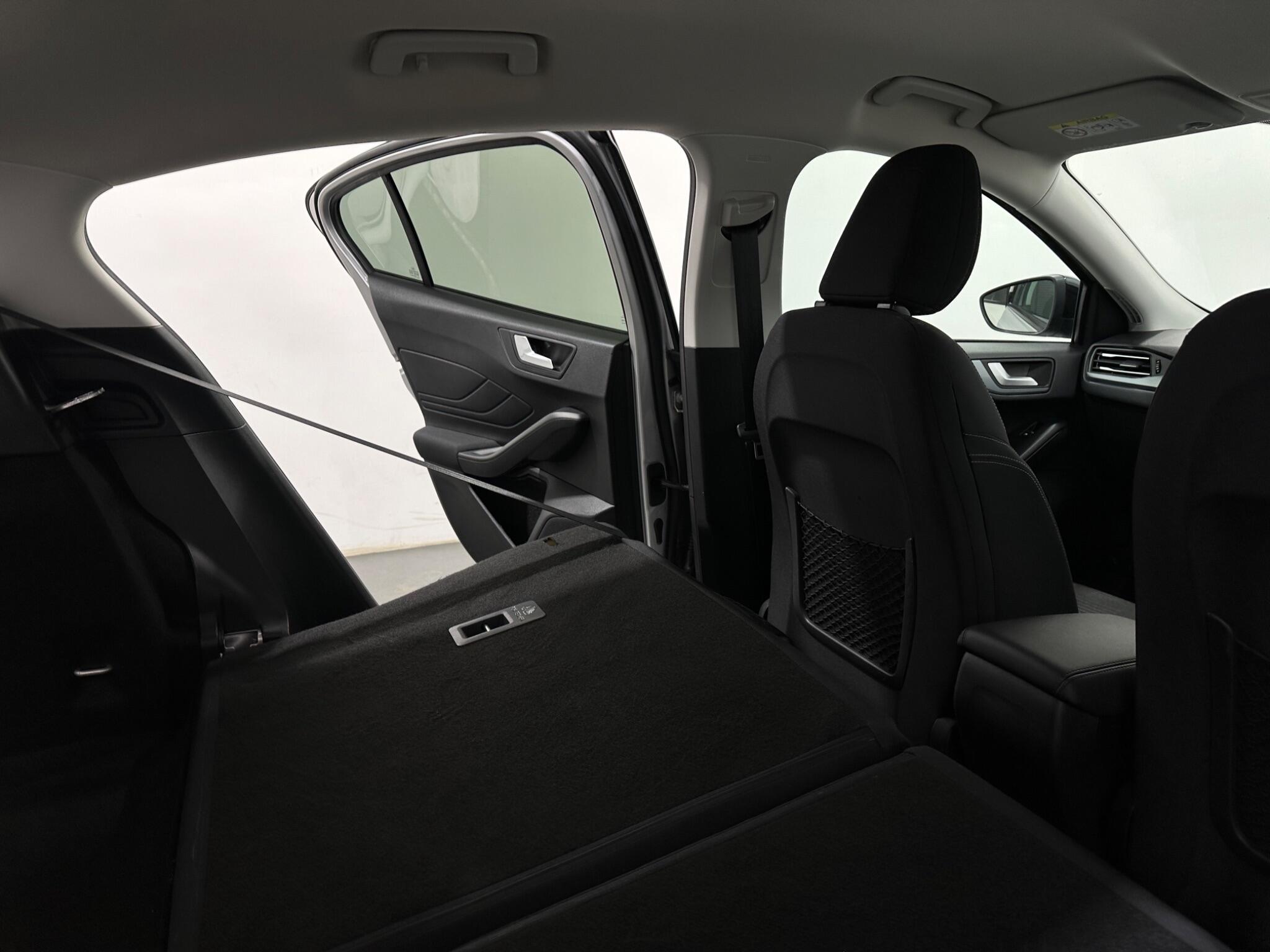Ford Focus view 43
