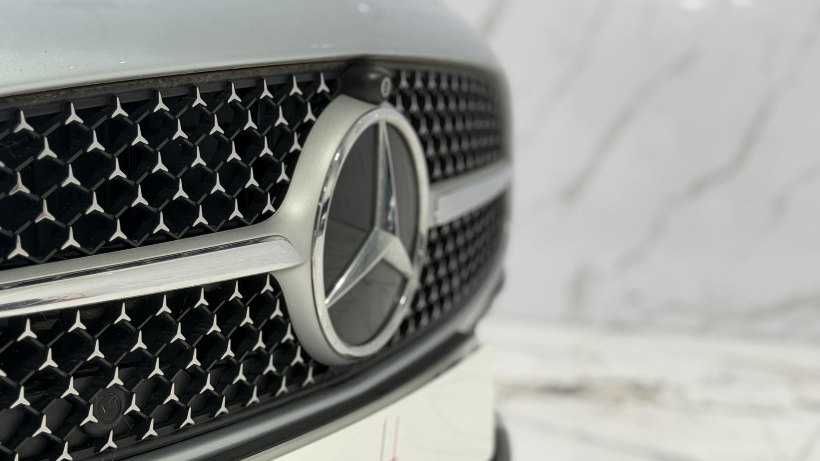 Mercedes-Benz C-Class view 37