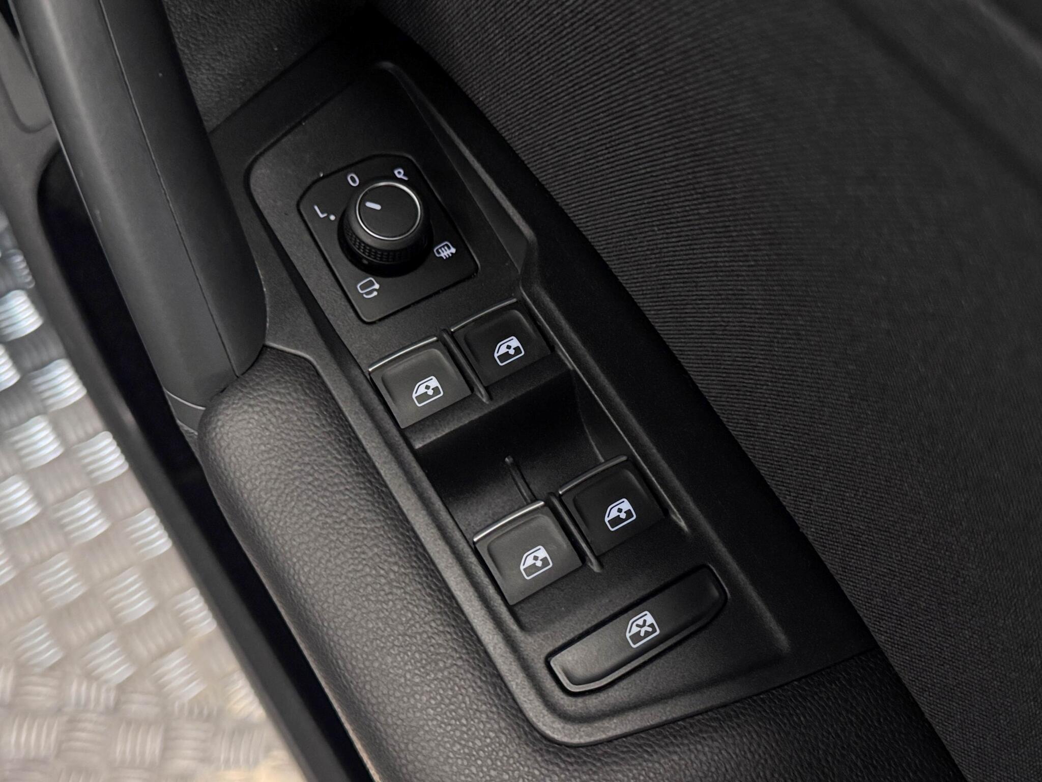 Volkswagen Tiguan view 16