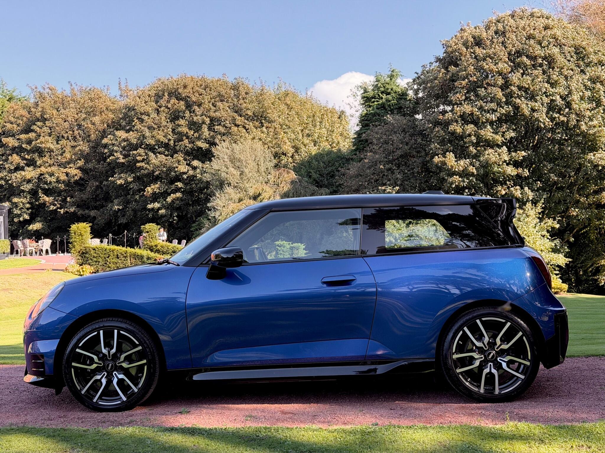 Mini Hatch view 28