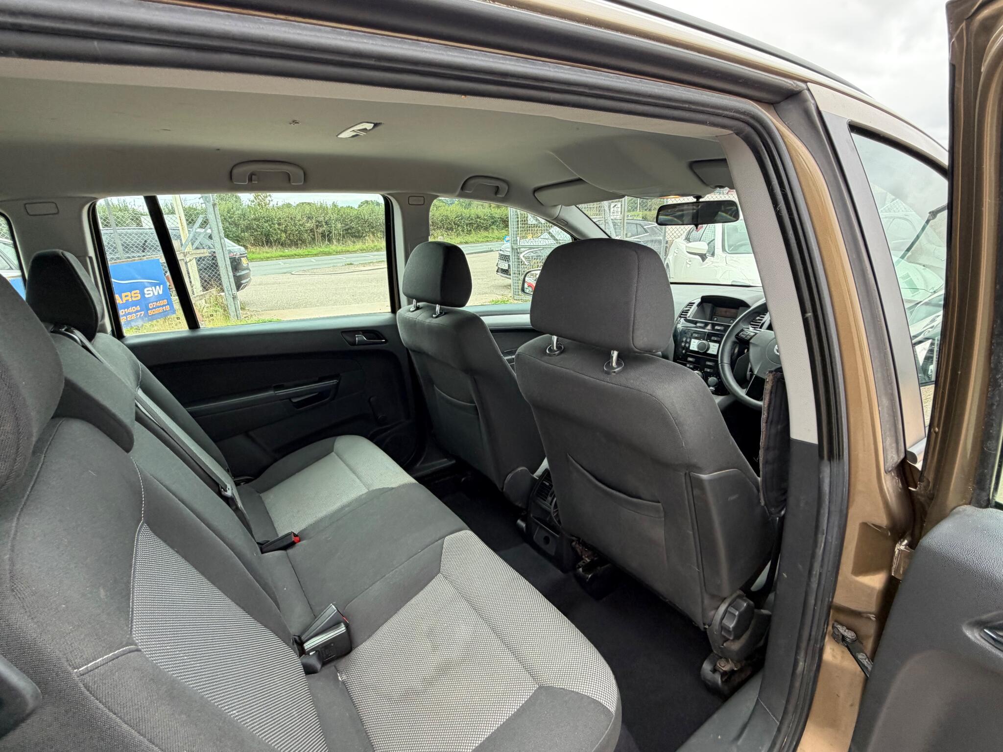 Vauxhall Zafira view 12