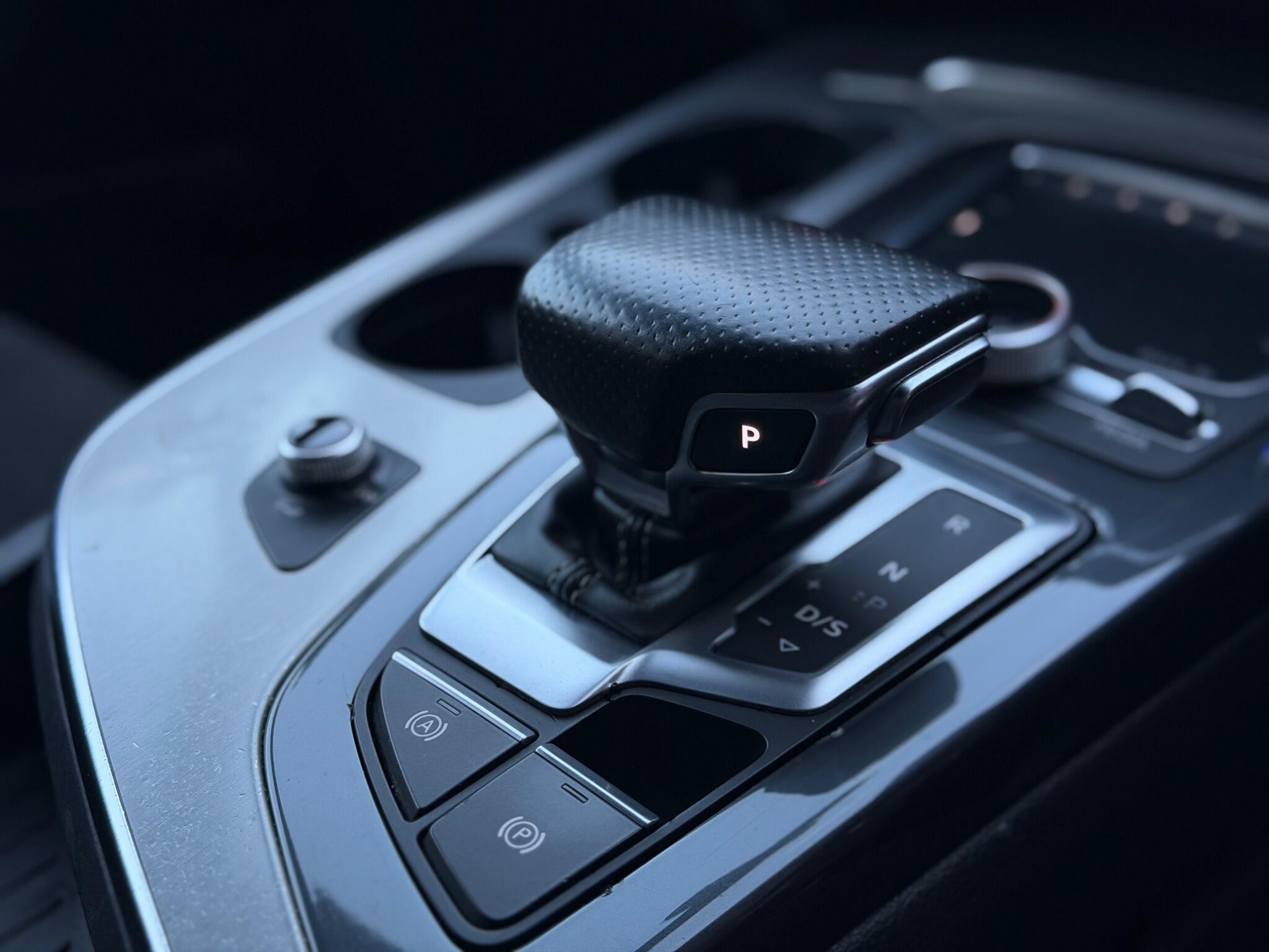 Audi Q7 view 15