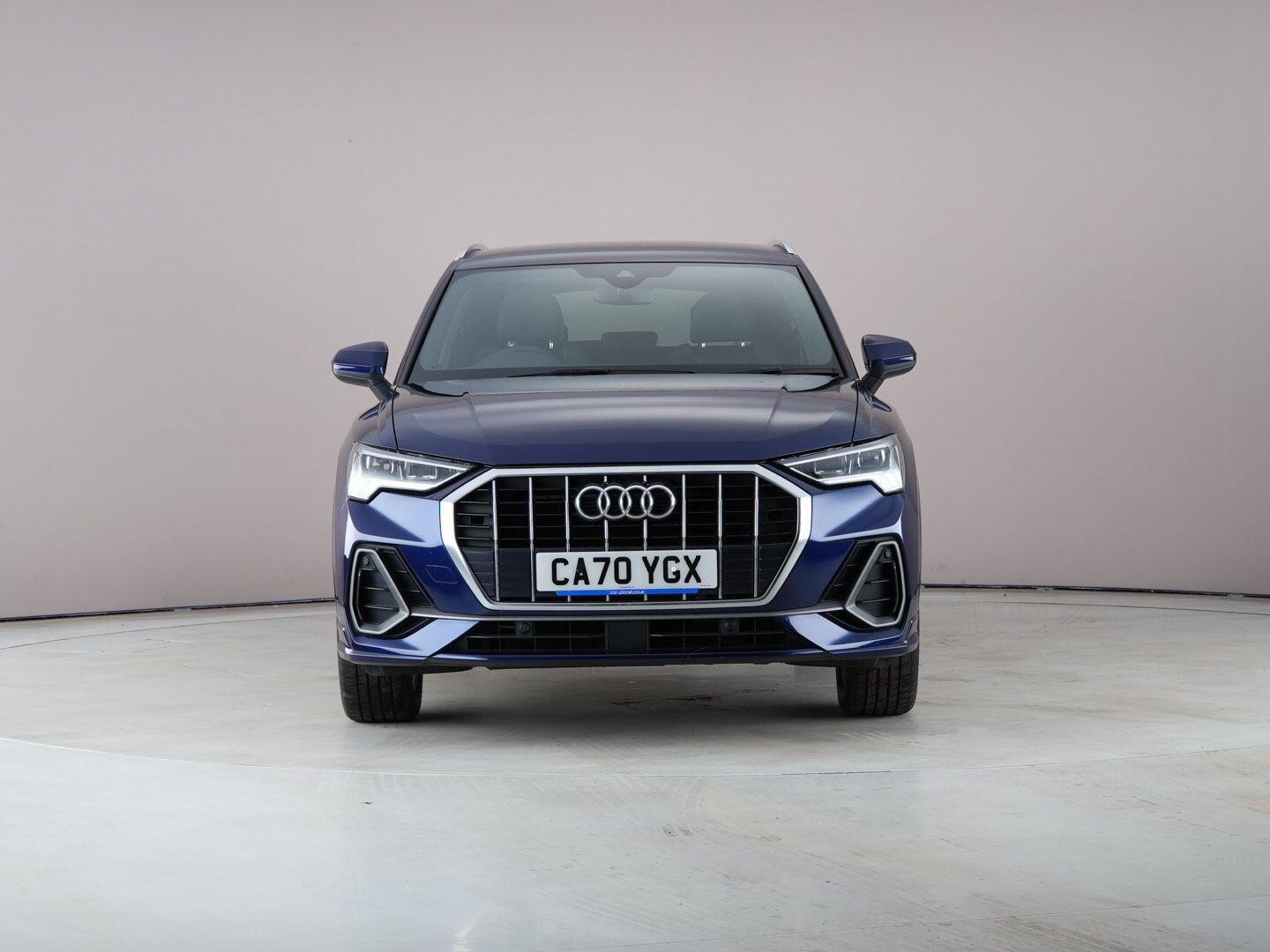 Audi Q3 view 5