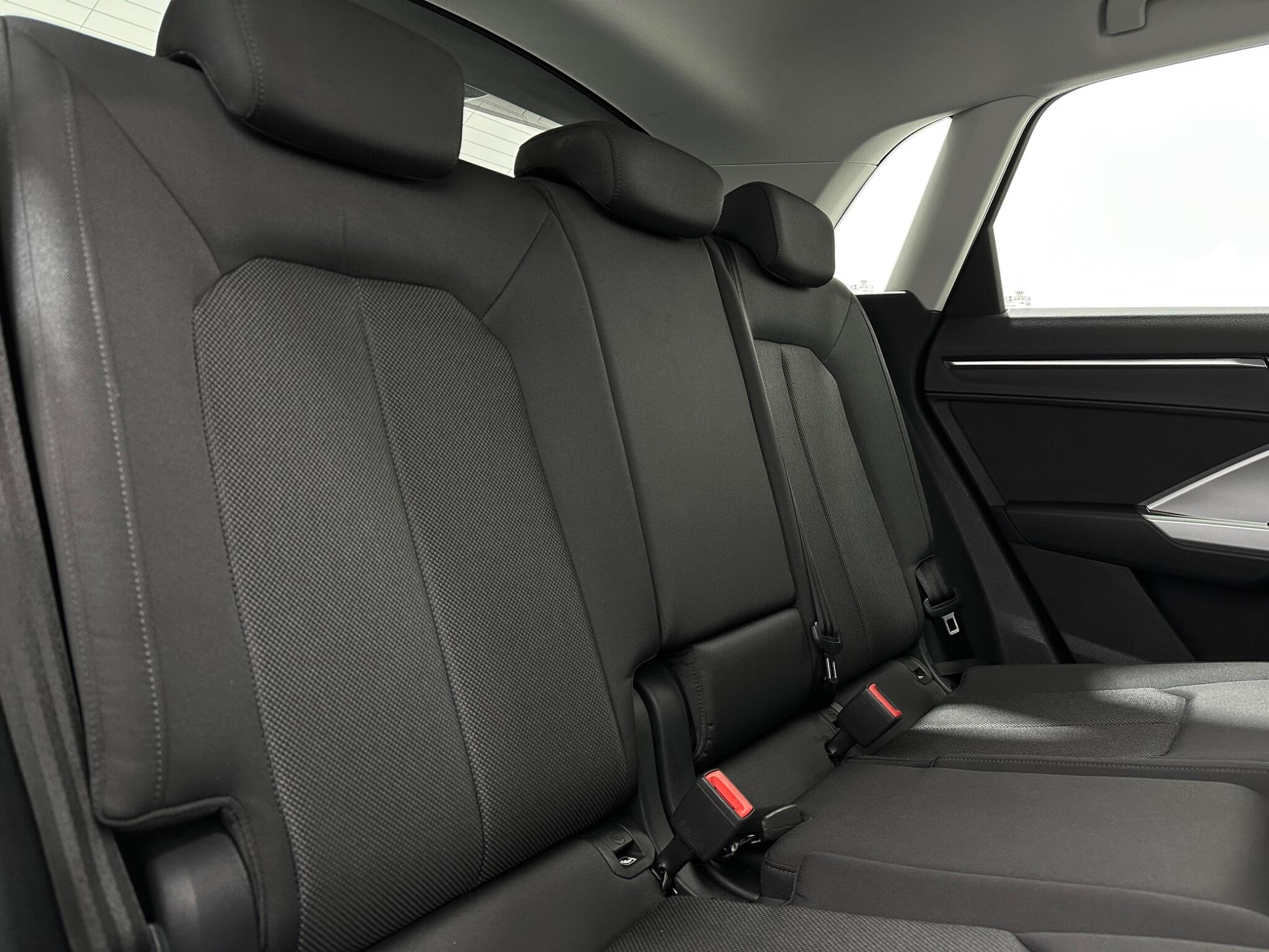 Audi Q3 view 41