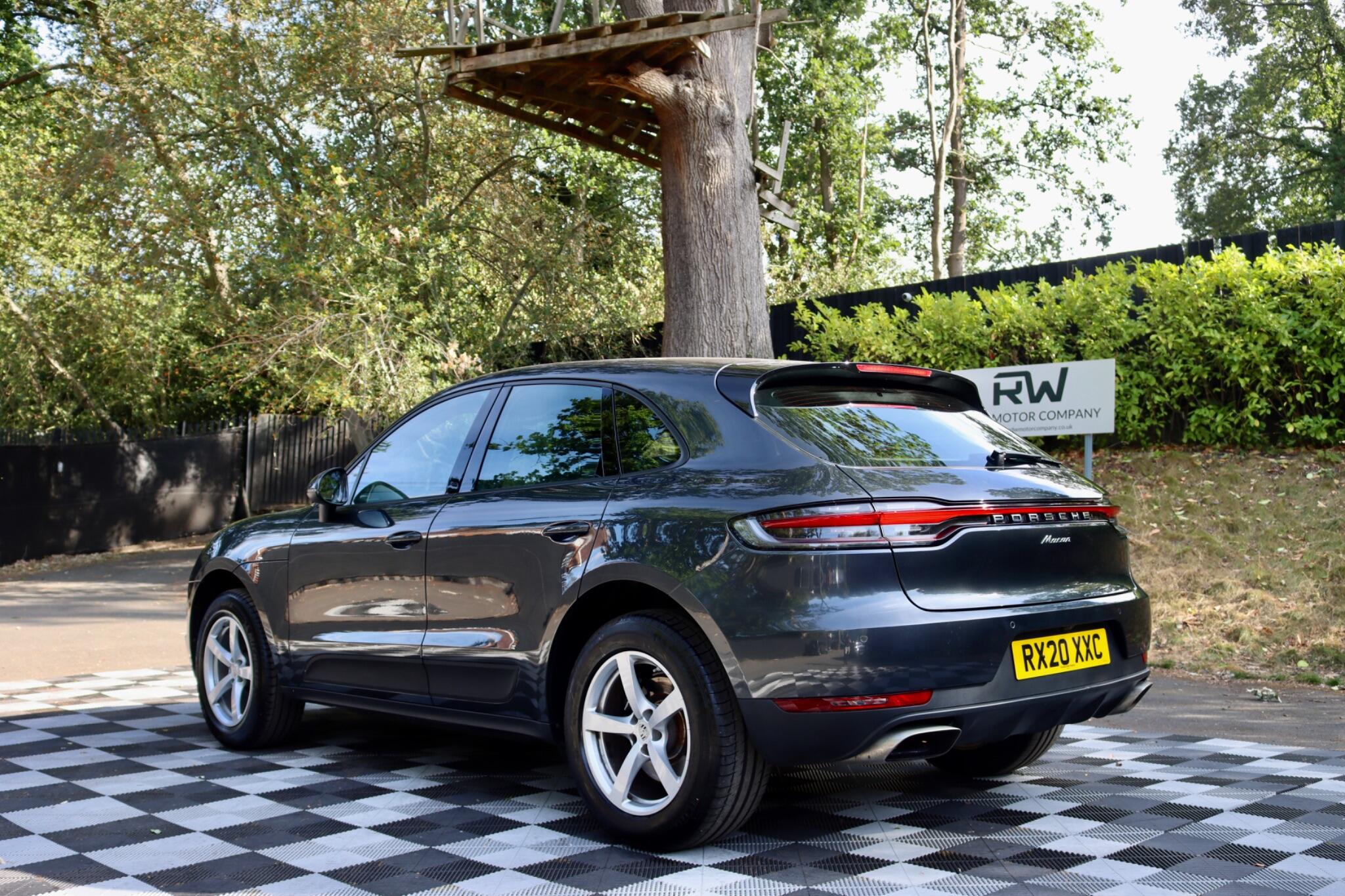 Porsche Macan view 23