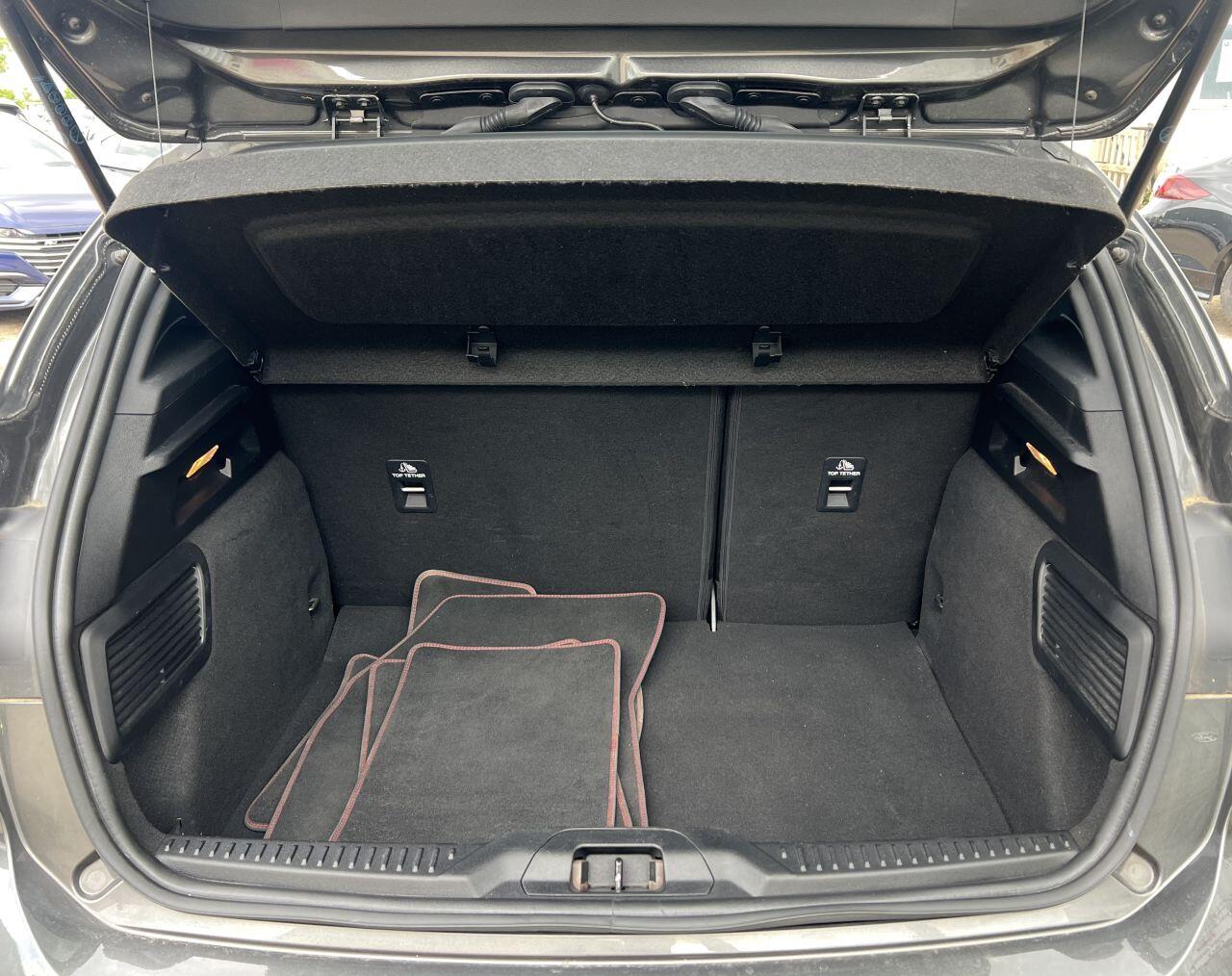 Ford Focus view 9