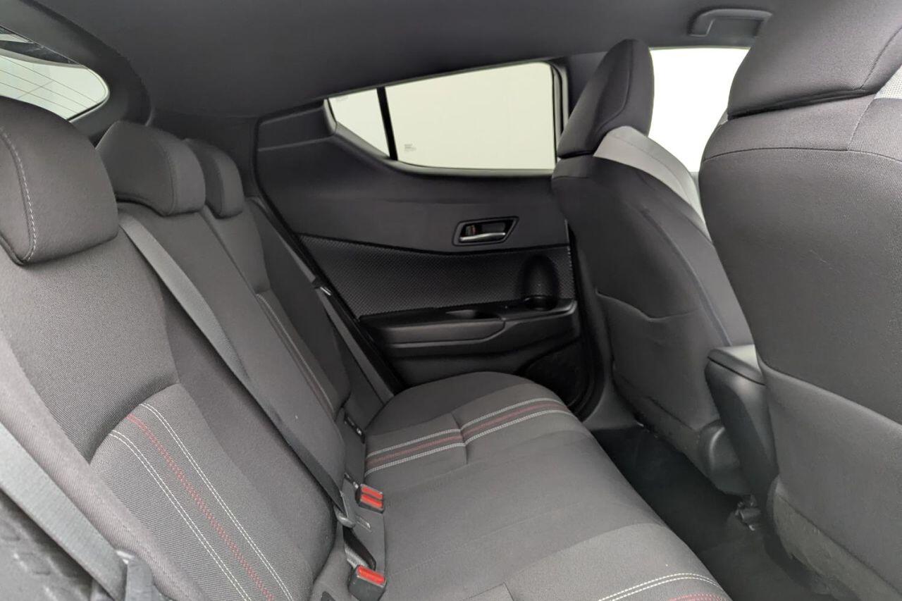 Toyota C-HR view 15