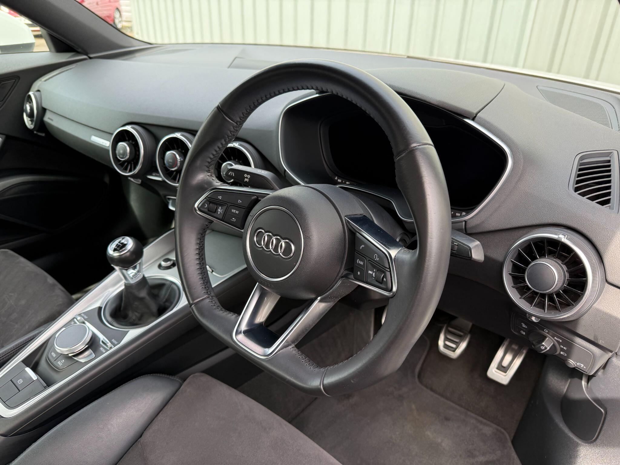 Audi TT view 14