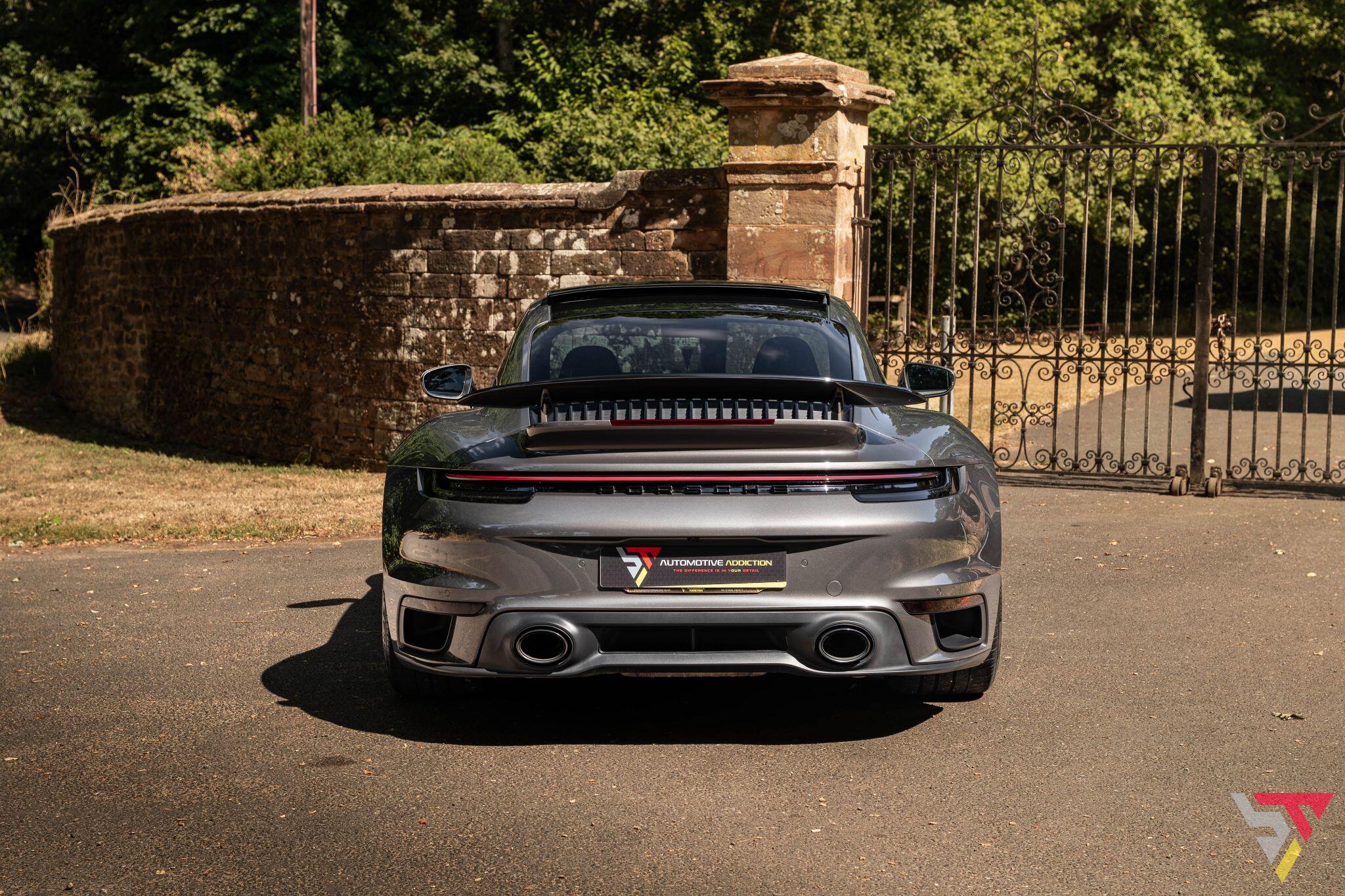 Porsche 911 view 9