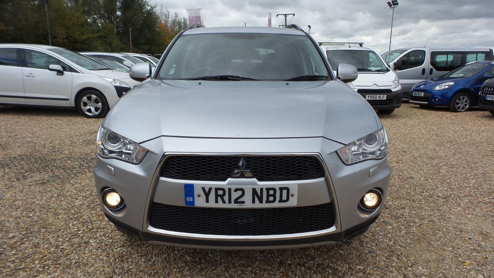 Mitsubishi Outlander view 24