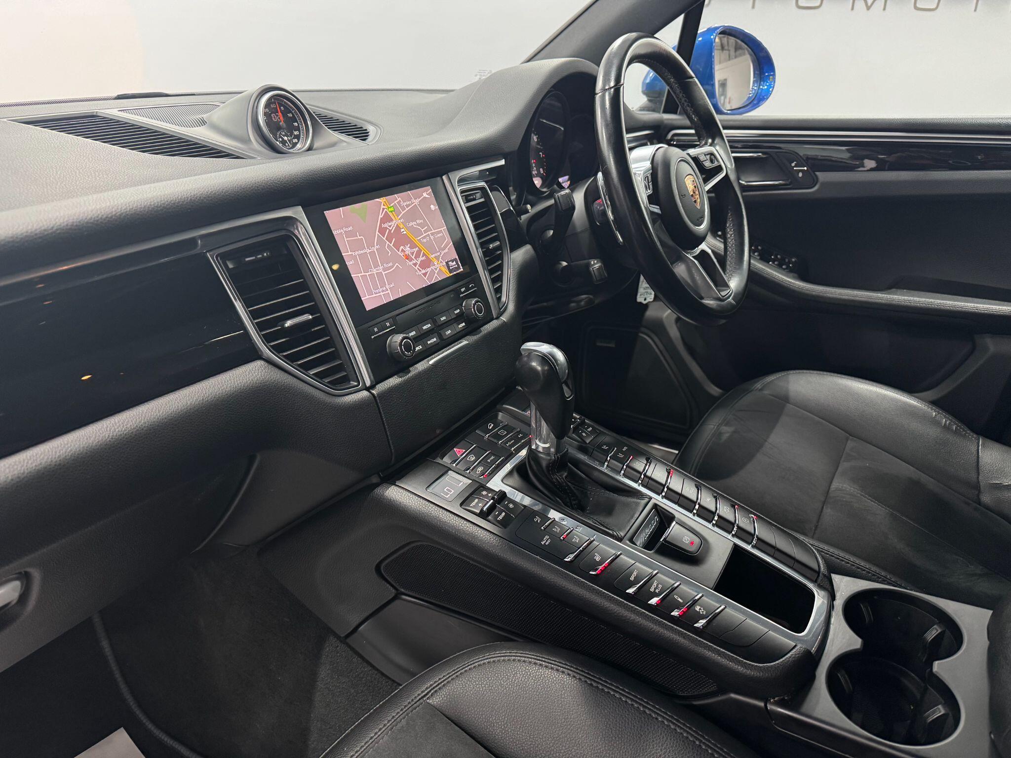 Porsche Macan view 49