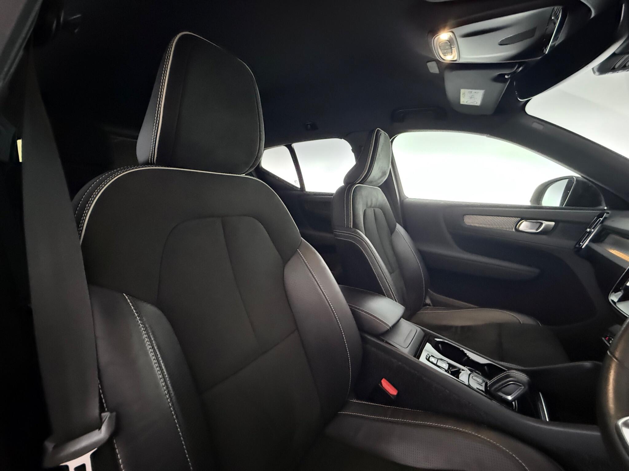 Volvo XC40 view 32